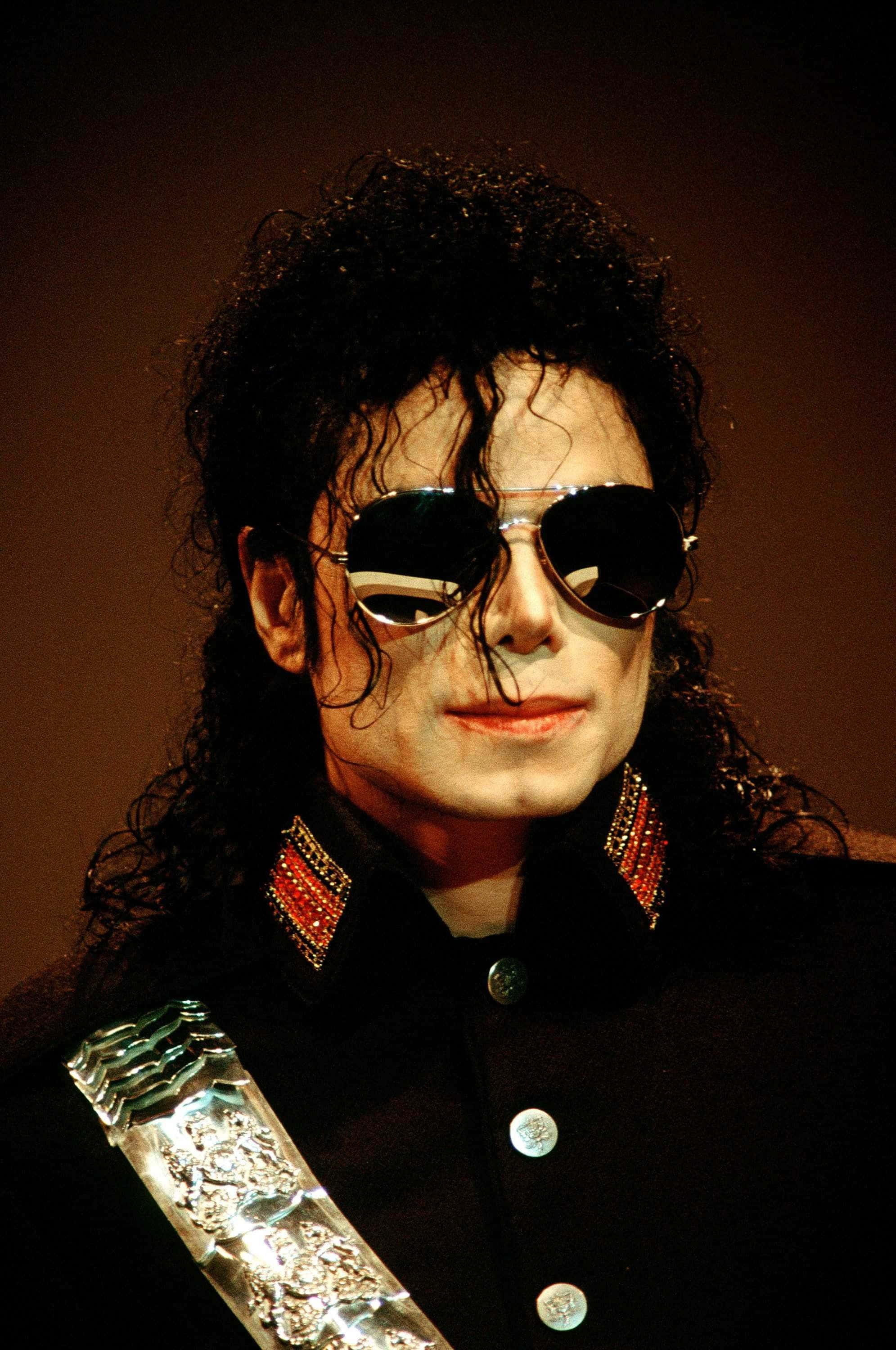 ไมเคิล แจ็กสัน ท่าโพสอันโด่งดังในการแสดงปี 1991 วอลเปเปอร์
