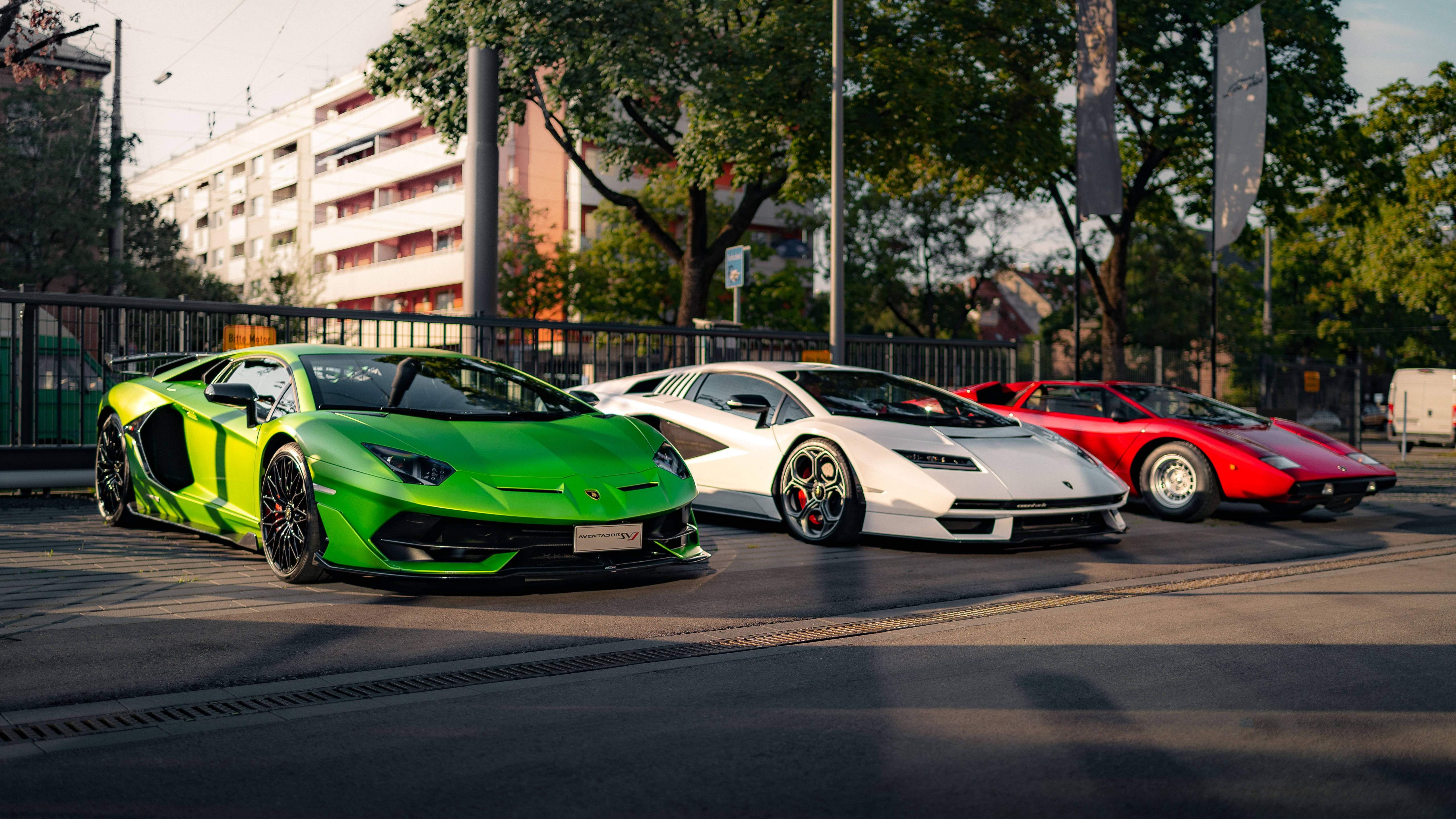 4K แล็ปท็อป โชว์รถ Lamborghini Aventador วอลเปเปอร์
