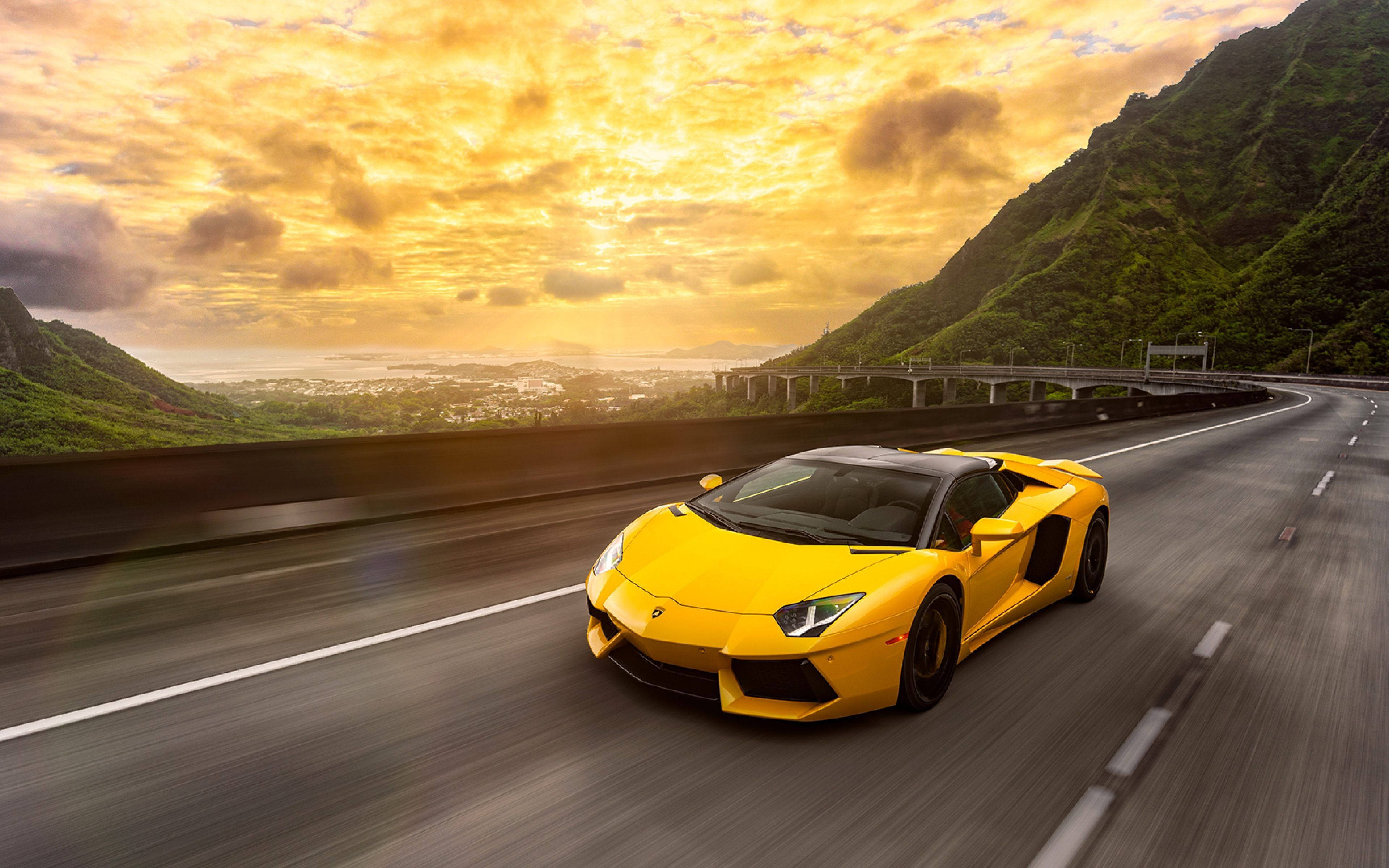 รถยนต์ 4K Lamborghini Aventador สีเหลือง วอลเปเปอร์