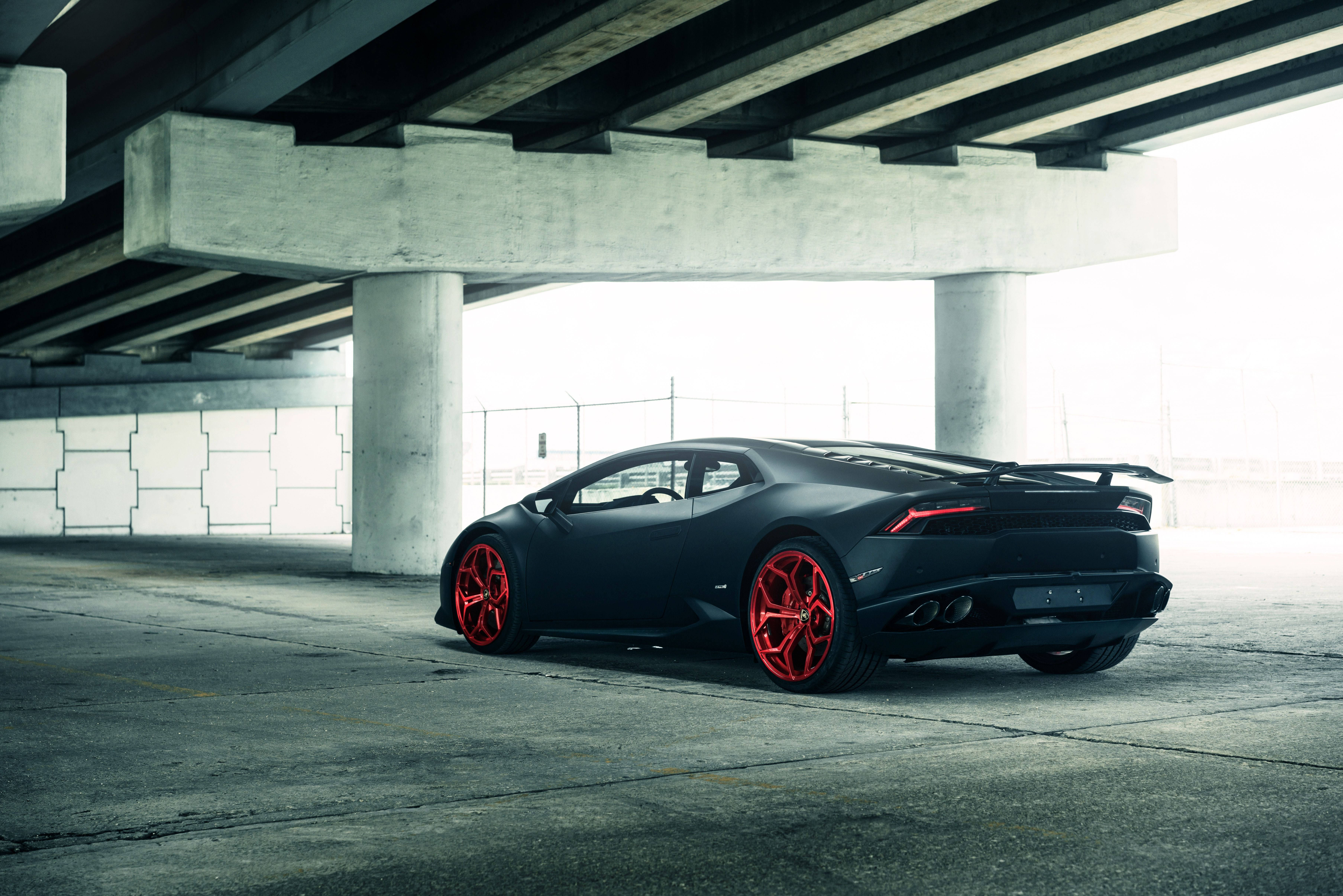 รถยนต์ 4K สีดำด้าน Lamborghini Huracan วอลเปเปอร์