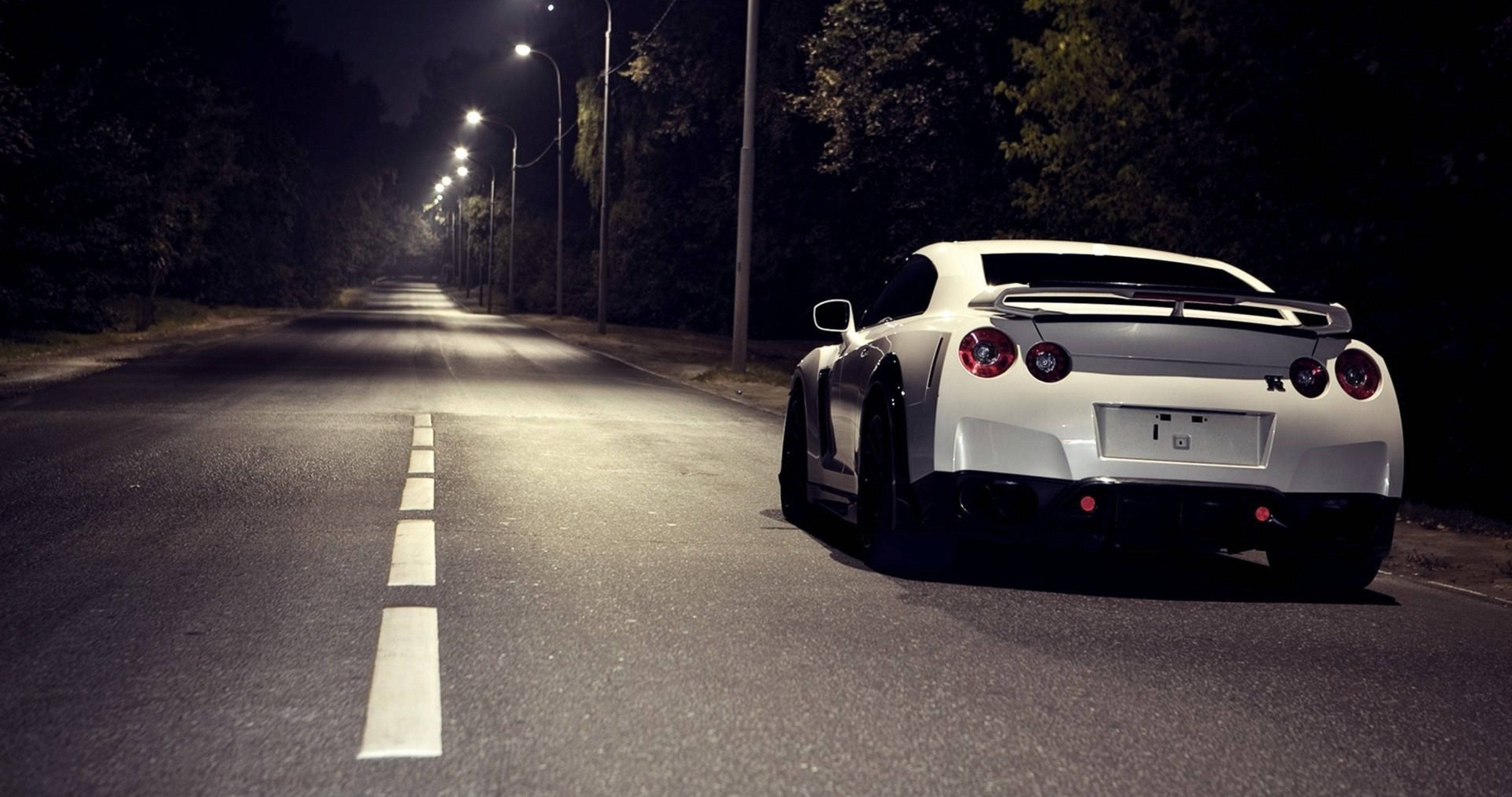 รถยนต์ 4K Nissan GTR สีขาว วอลเปเปอร์