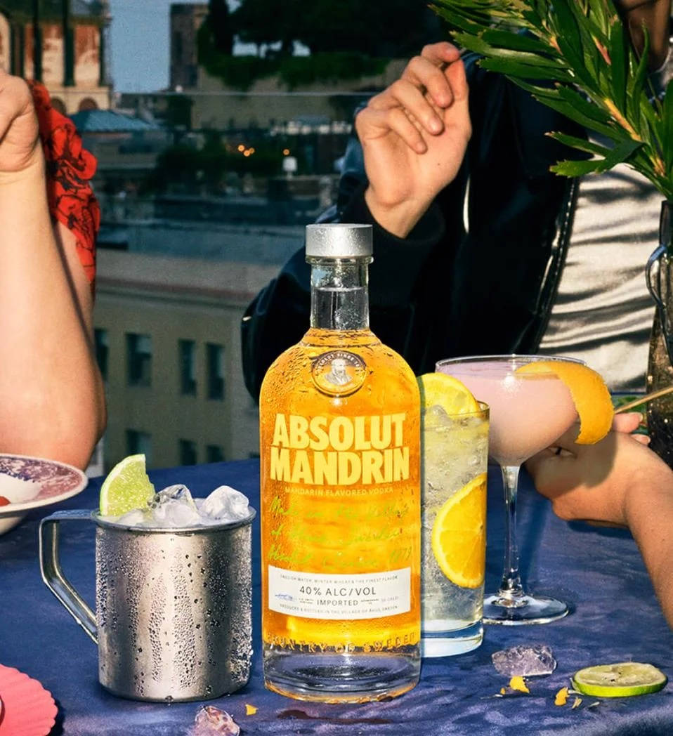 แคปชั่น: วอดก้า Absolut Mandarin พร้อมค็อกเทลมะนาวสดชื่น วอลเปเปอร์