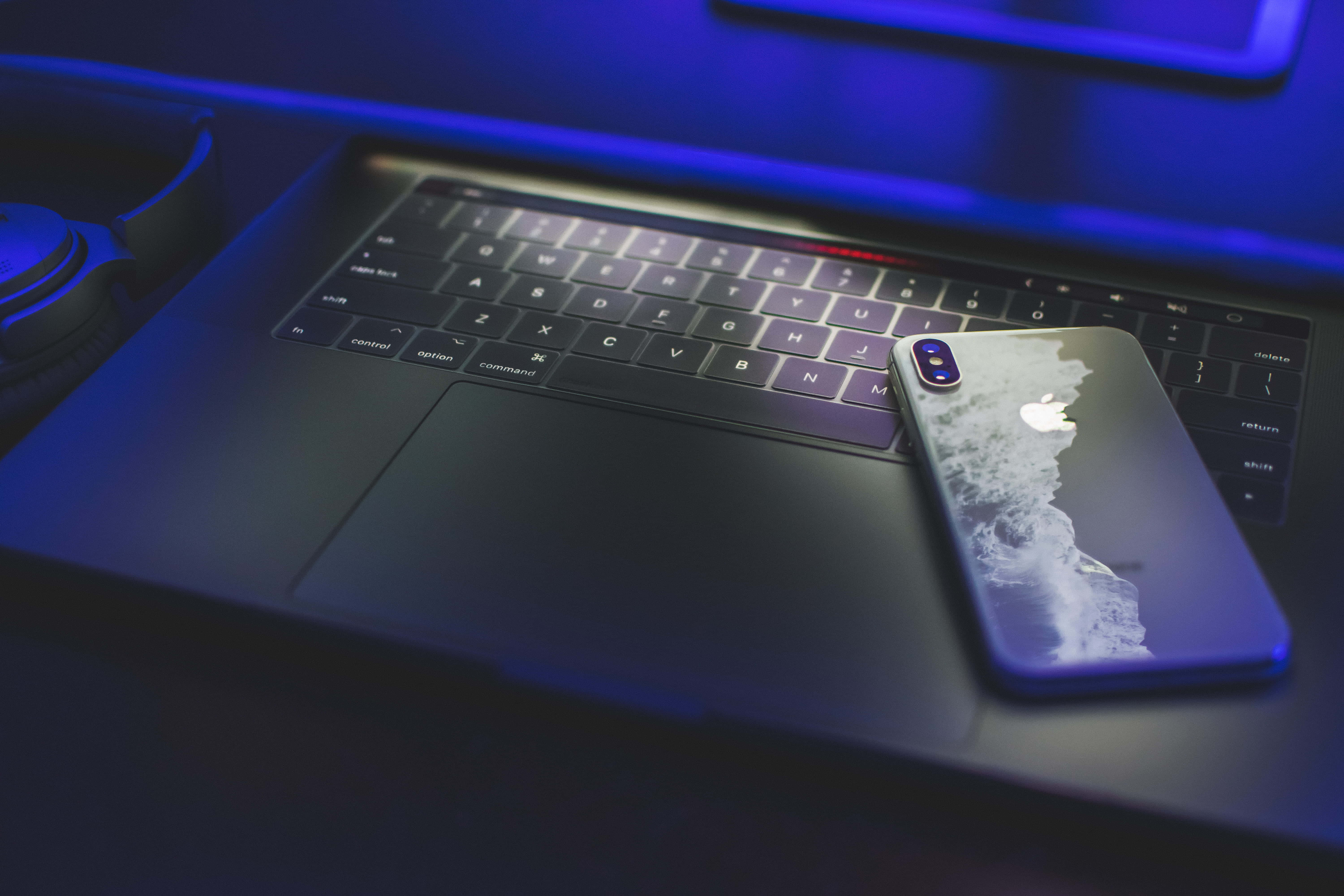 การผสมผสานที่ลงตัวระหว่างความสง่างามและพลัง; Aesthetic Macbook! วอลเปเปอร์
