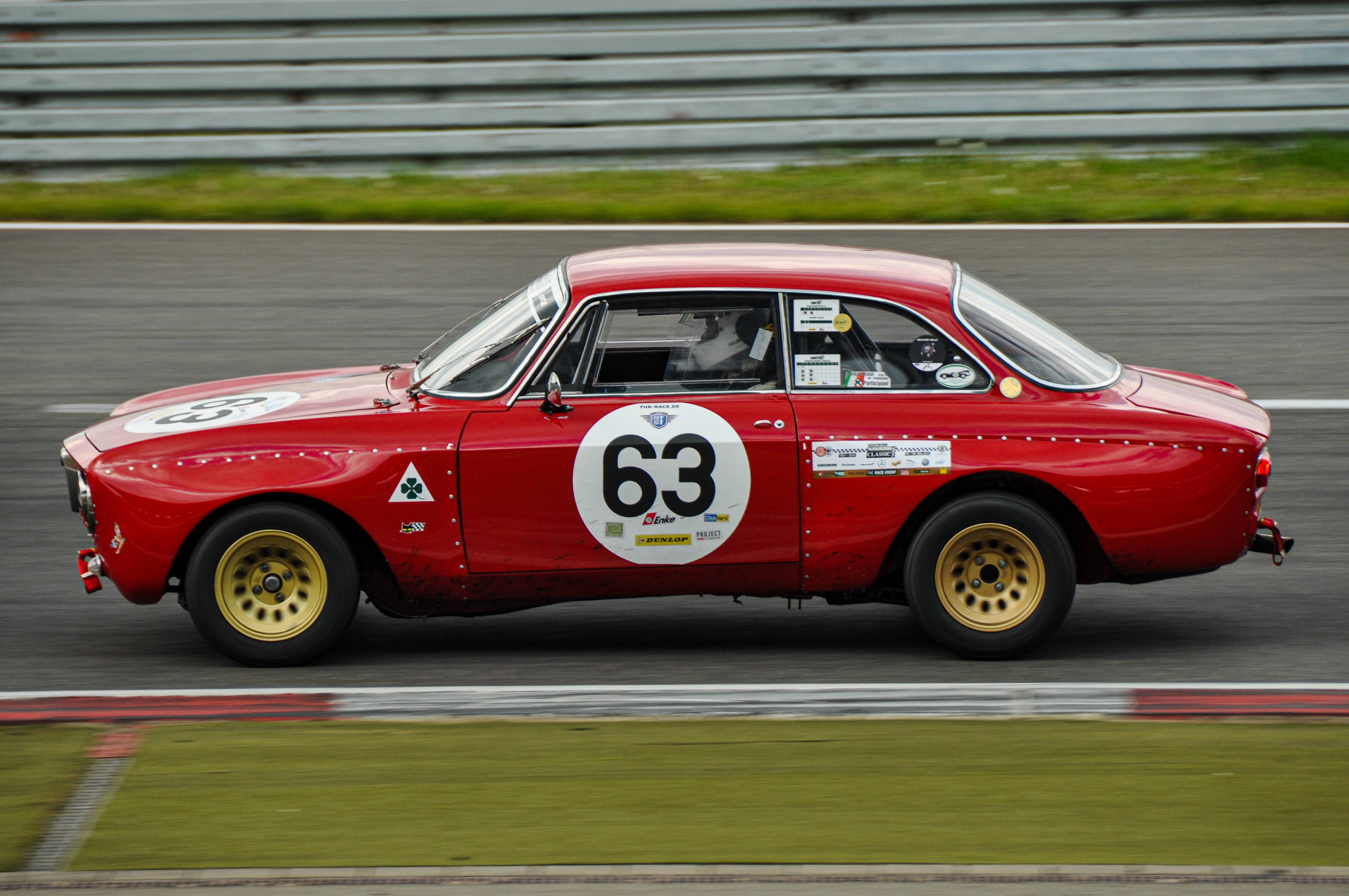 "พร้อม ตั้งใจ แข่ง! Alfa Romeo GTA สู่สนามแข่ง" วอลเปเปอร์