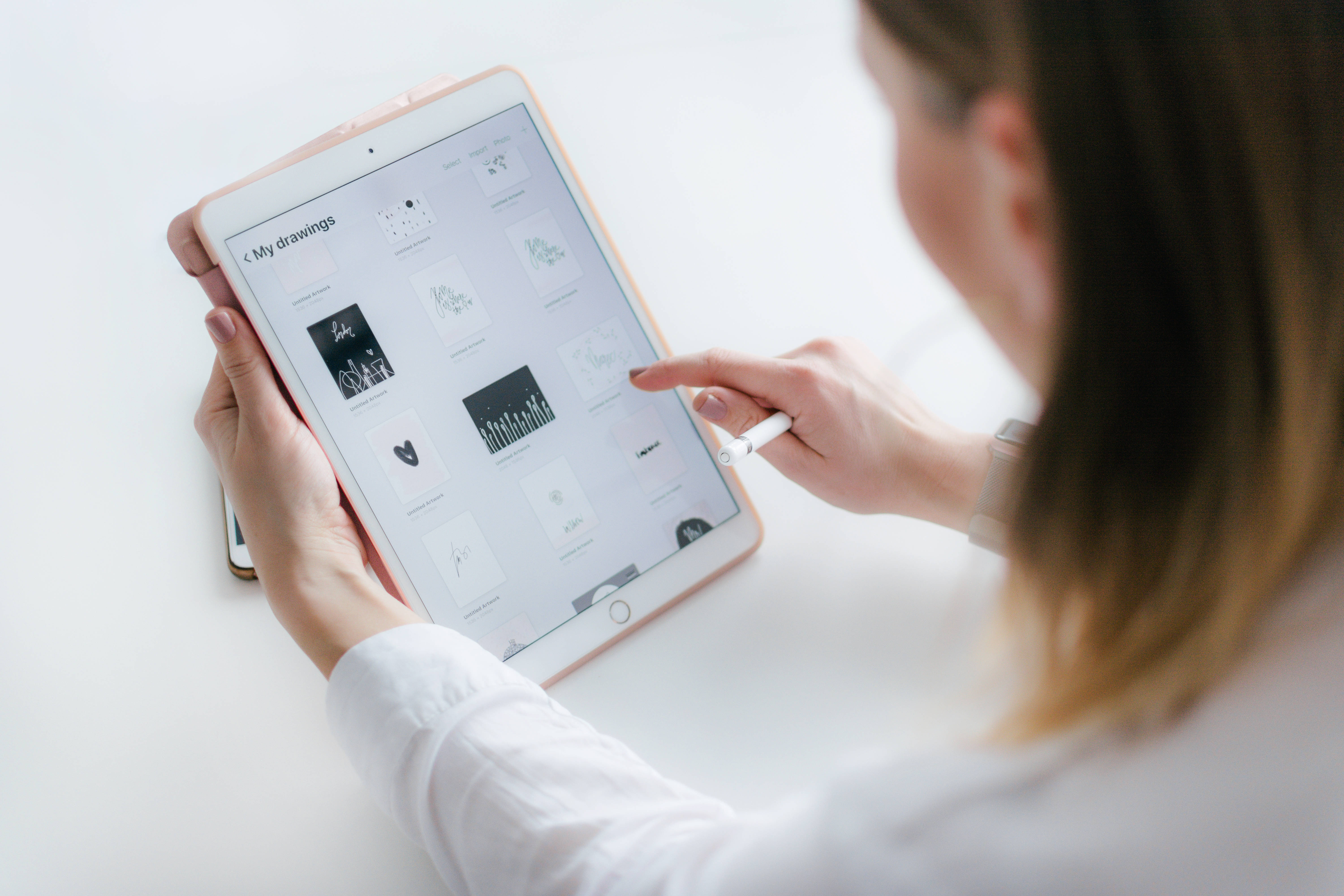 Apple iPad Pro ขณะใช้งาน วอลเปเปอร์