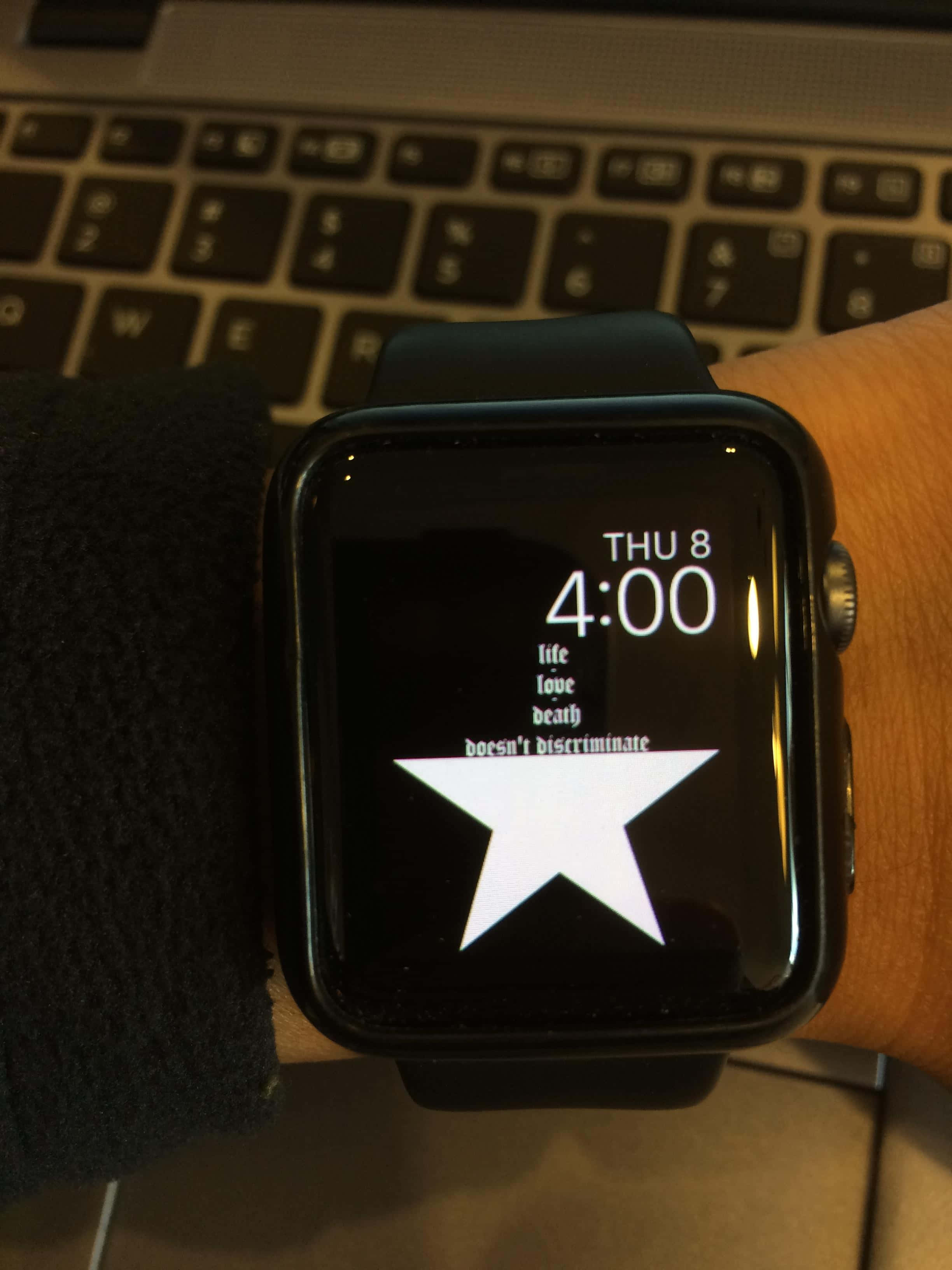 สมาร์ทวอทช์ Apple โดดเด่นด้วยฟีเจอร์ฟิตเนส วอลเปเปอร์