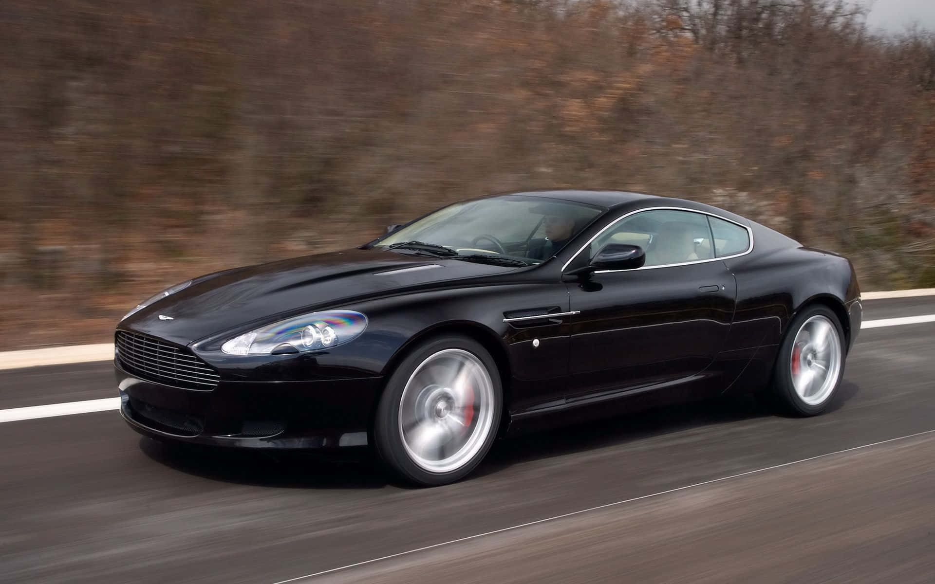 Aston Martin DB9 สง่างามบนถนนโล่ง วอลเปเปอร์