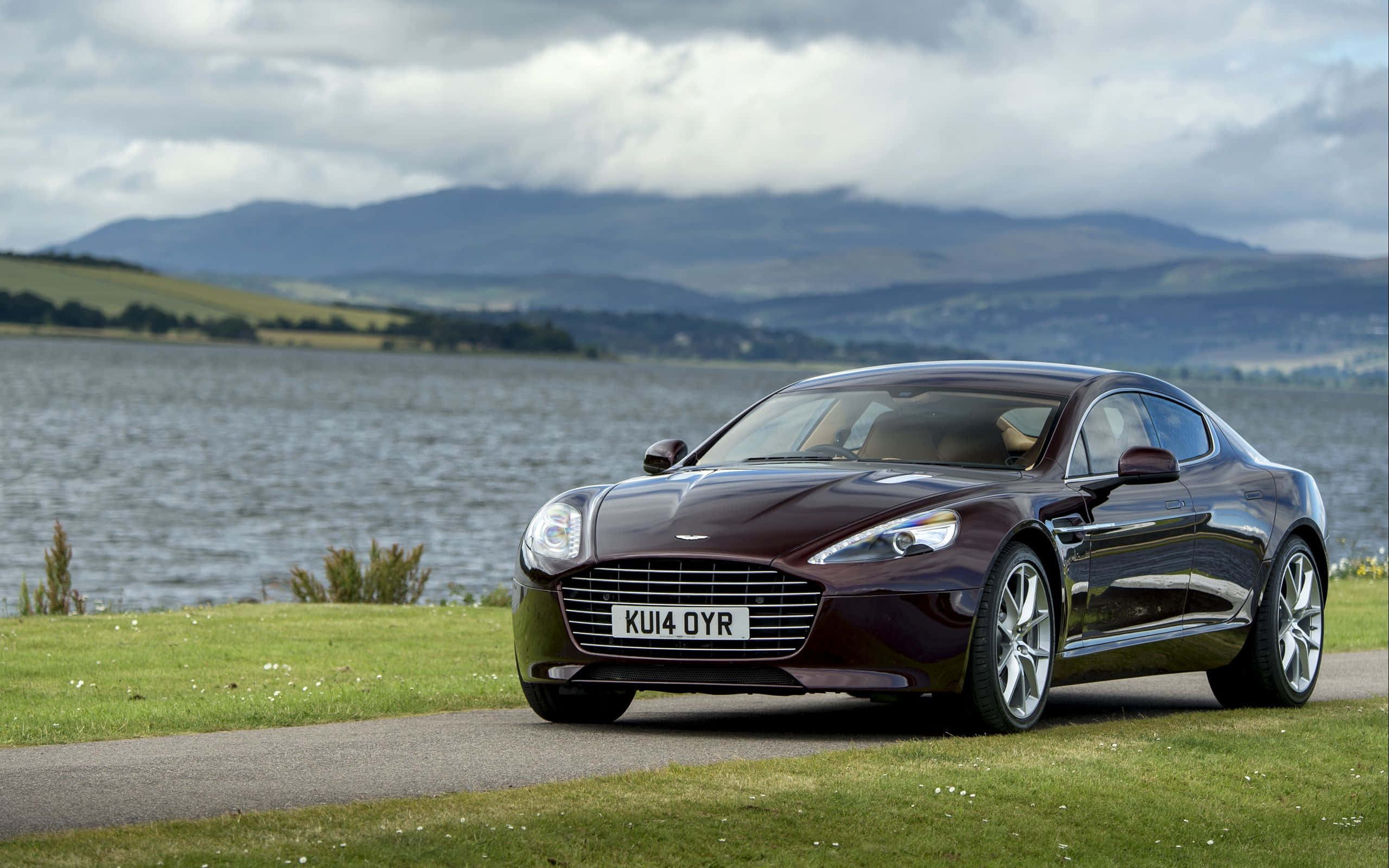 Aston Martin Rapide S บนท้องถนน วอลเปเปอร์