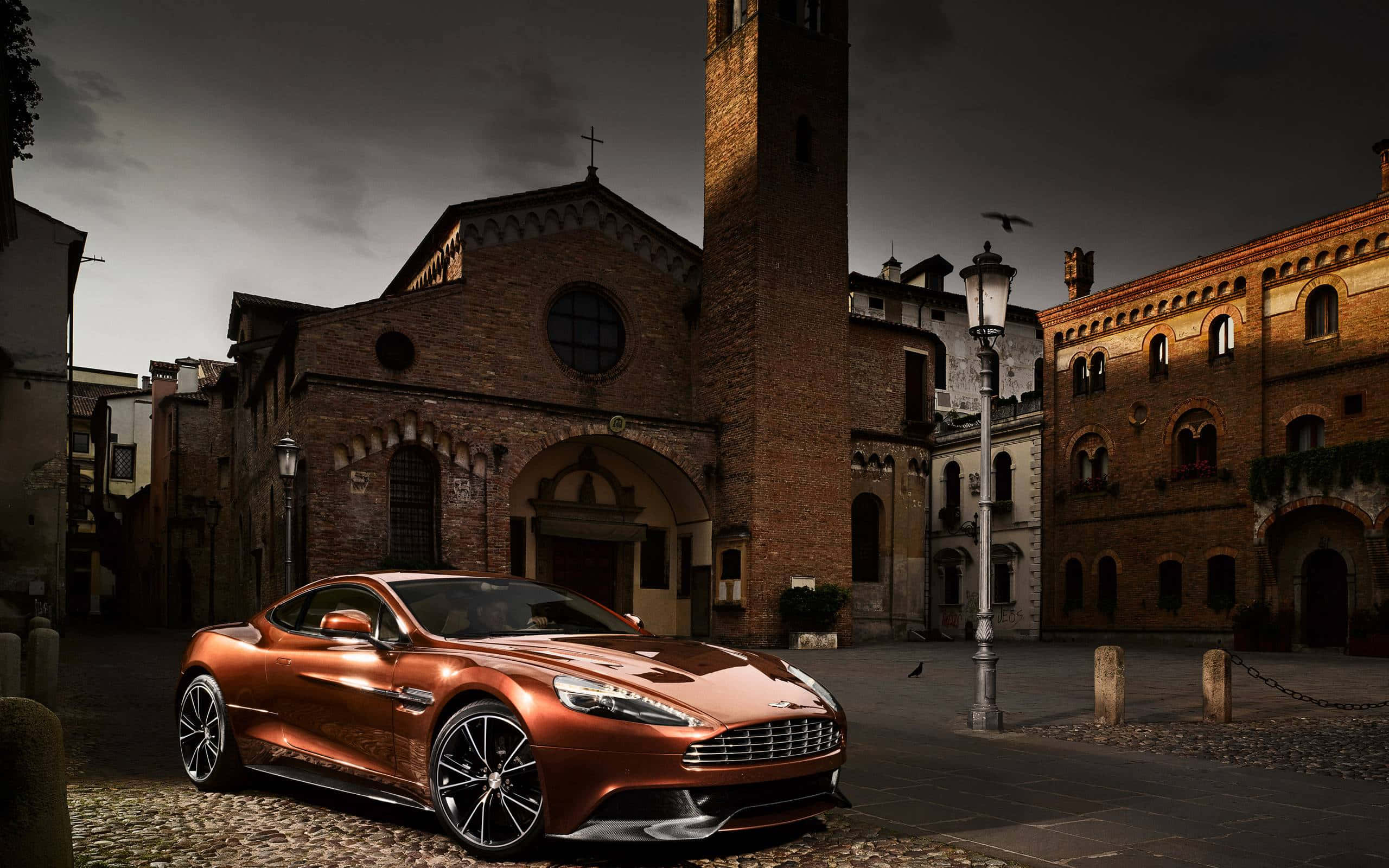 Aston Martin Vanquish: ความหรูหราและพละกำลัง วอลเปเปอร์