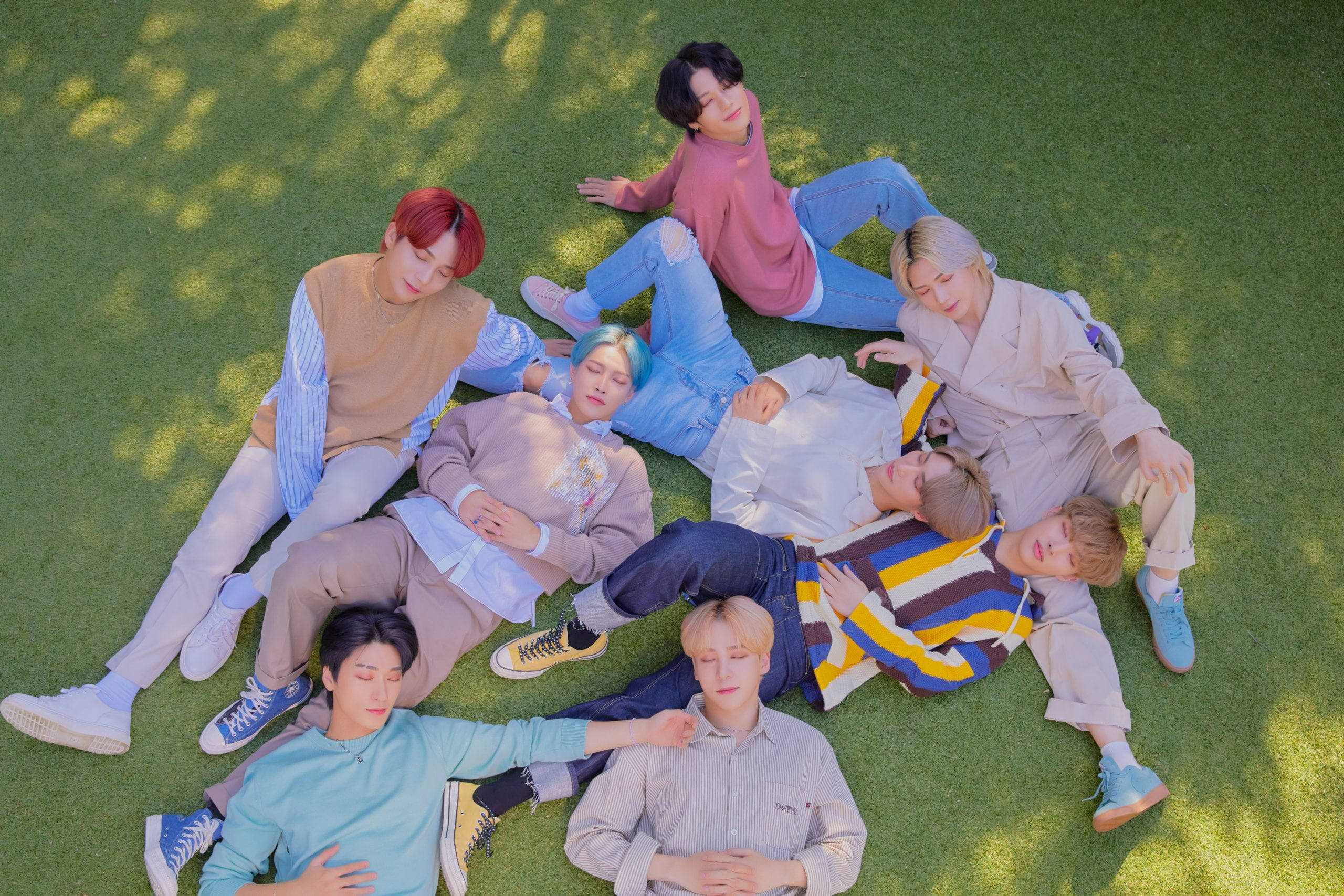 ATEEZ ในทุ่งหญ้า วอลเปเปอร์