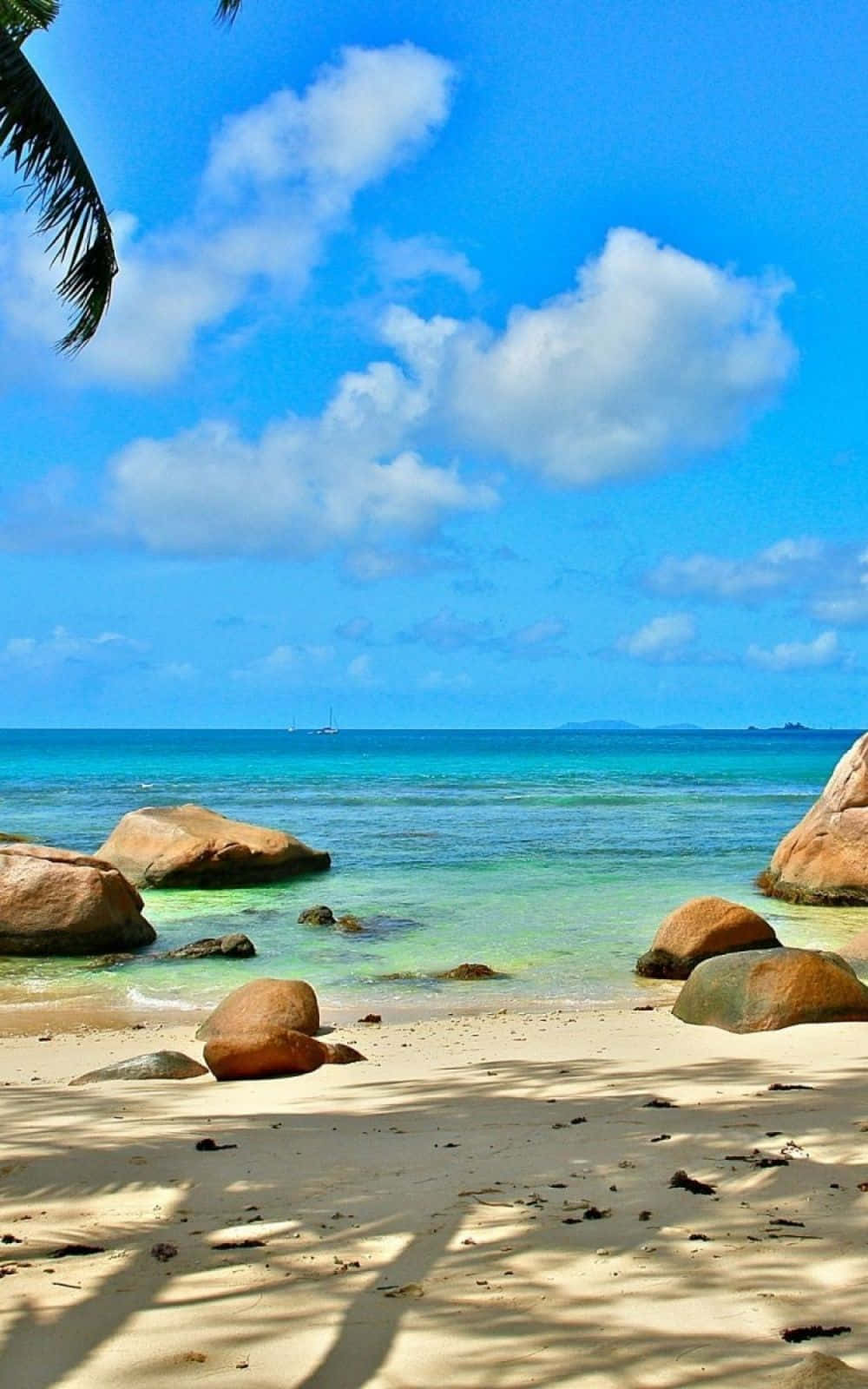 เพลิดเพลินกับแสงแดดอันอบอุ่นของสวรรค์บนดินด้วย Beach Phone วอลเปเปอร์
