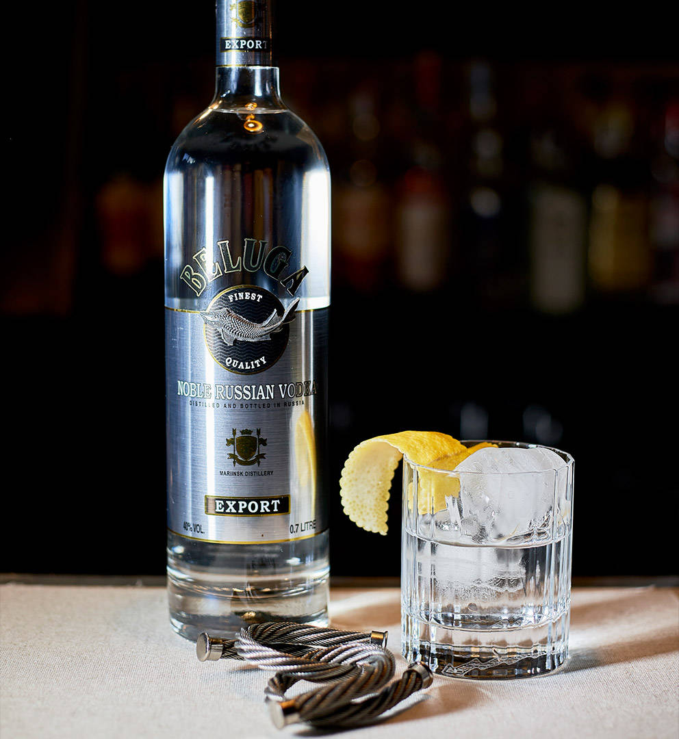 เครื่องดื่ม Beluga Vodka พร้อมเปลือกมะนาว วอลเปเปอร์