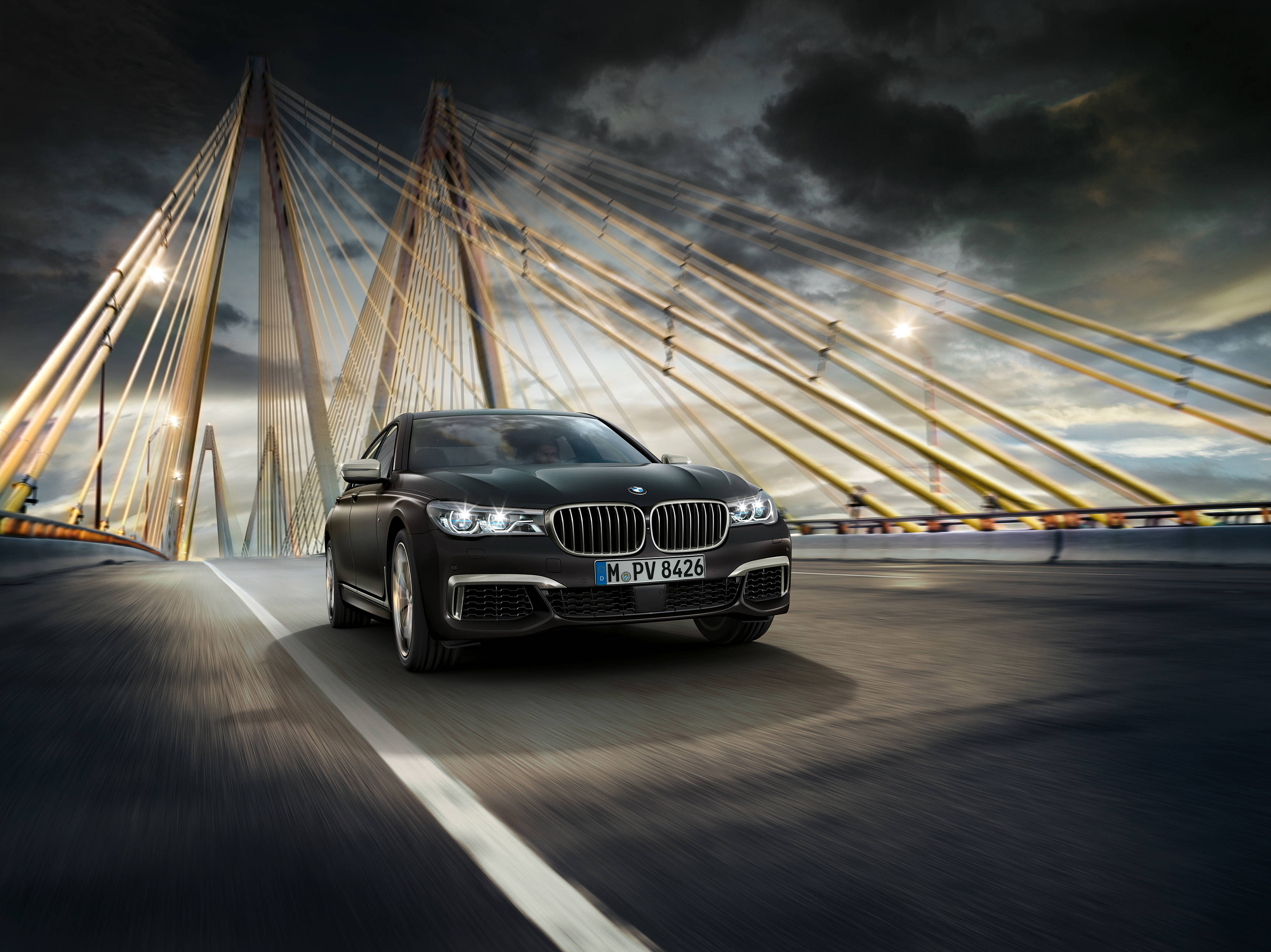 เตรียมพร้อมที่จะขับขี่ BMW M760Li XDrive สุดหรู วอลเปเปอร์