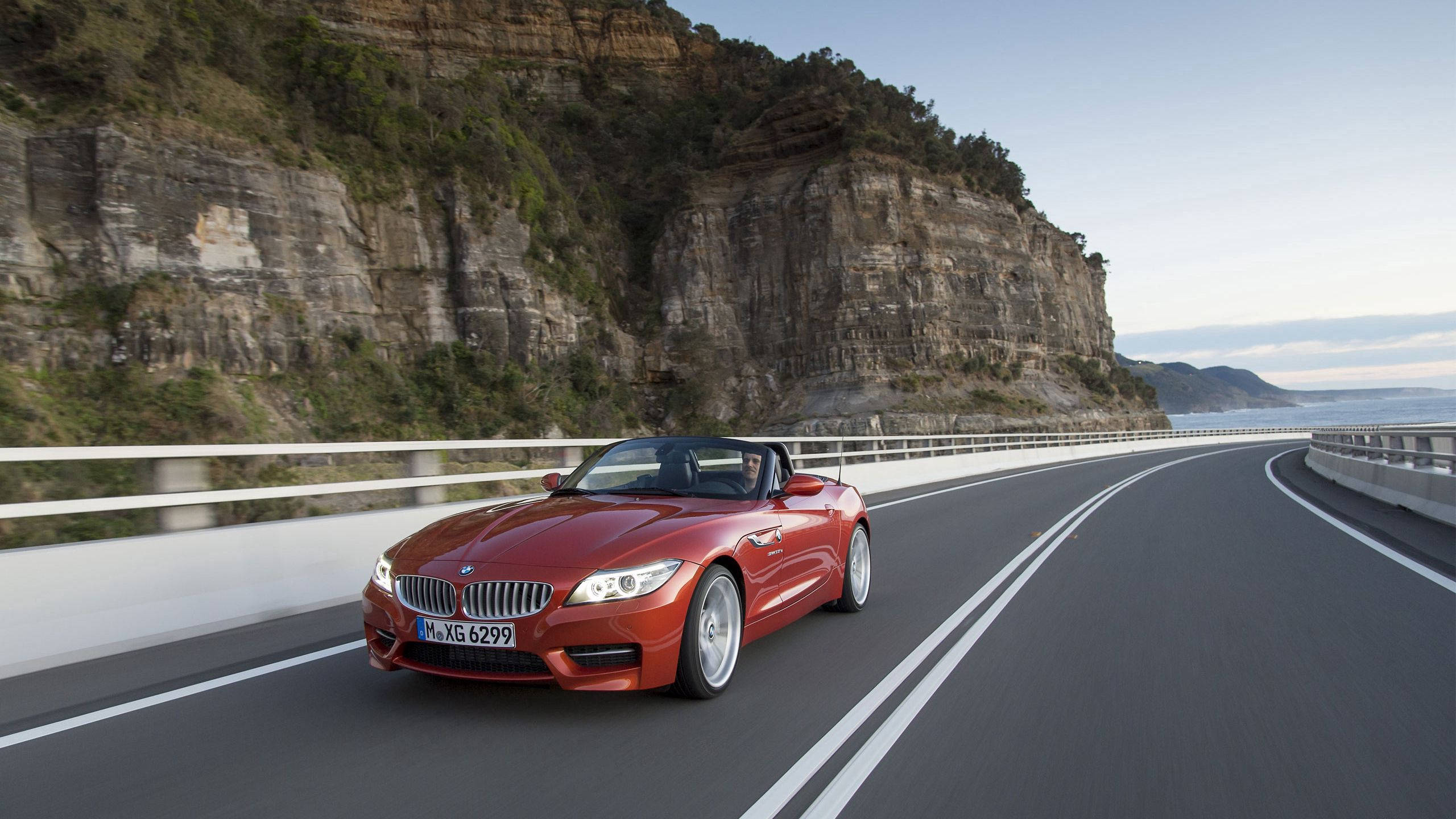 BMW Z4 สีส้มเข้ม วอลเปเปอร์