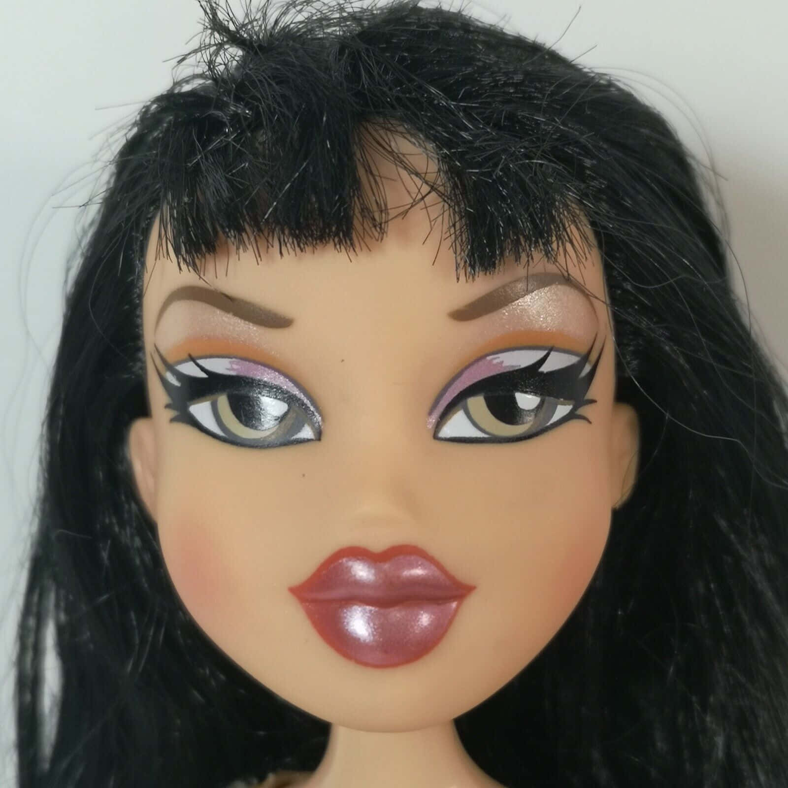 สนุกกับเพื่อนของคุณไปพร้อมกับสไตล์ส่วนตัวแบบ Bratz Aesthetic! วอลเปเปอร์