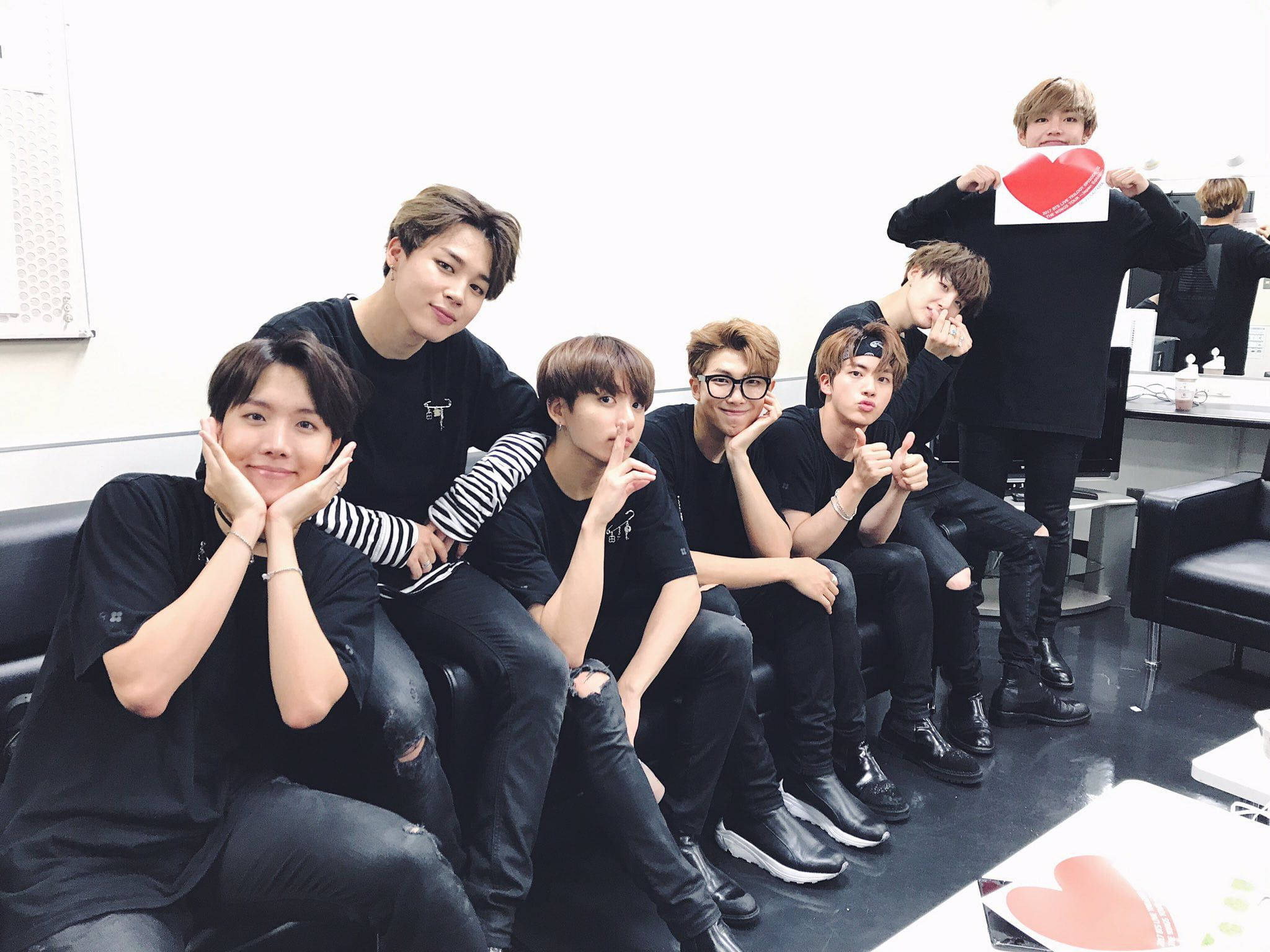 BTS 2021 Desktop - ความกลมกลืนของไอคอนวัฒนธรรมป๊อป วอลเปเปอร์