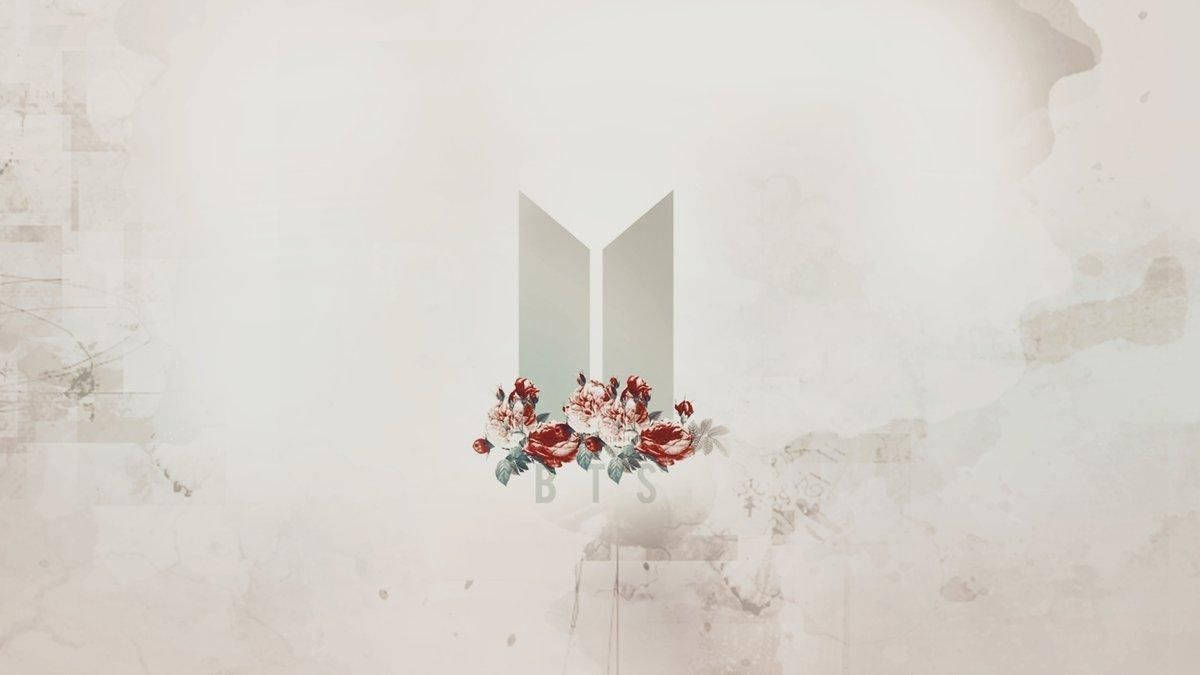 พื้นหลังแล็ปท็อปโลโก้ BTS พร้อมดอกไม้ วอลเปเปอร์