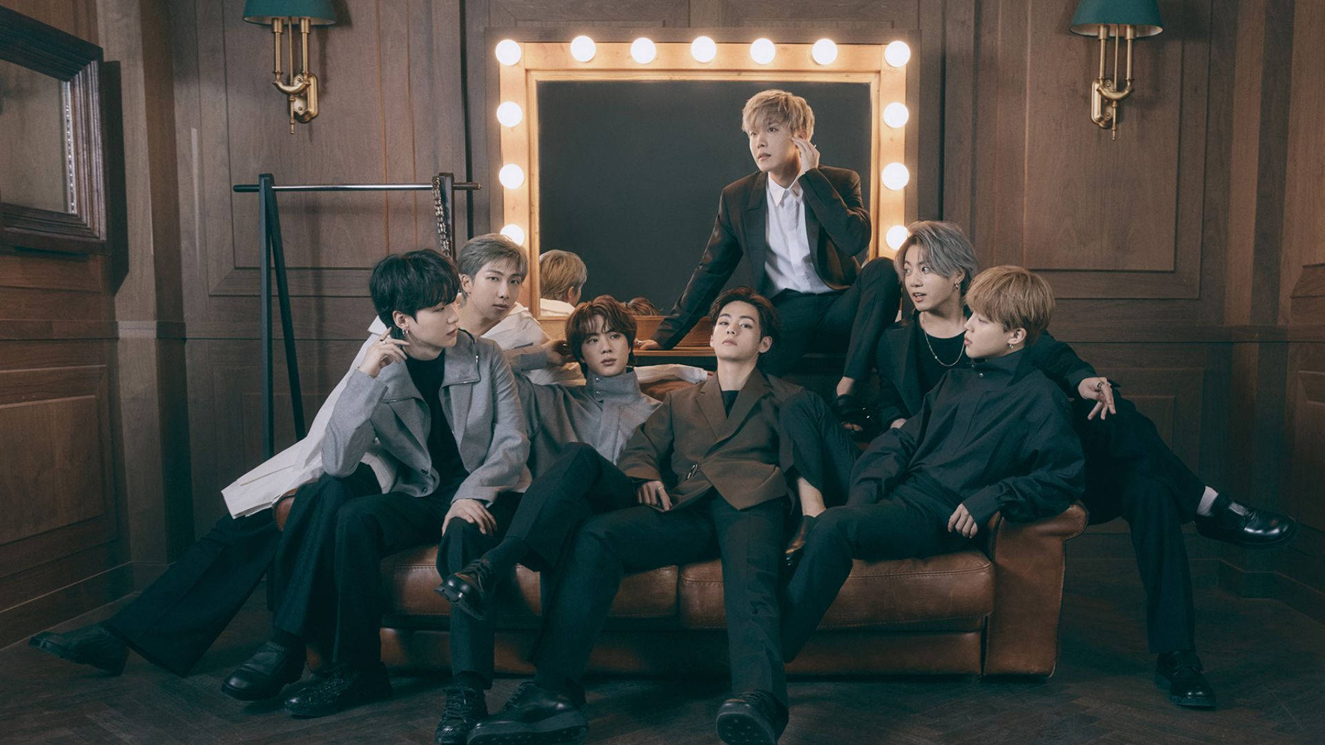 วอลเปเปอร์เดสก์ท็อป BTS พร้อมกระจกแต่งหน้า วอลเปเปอร์