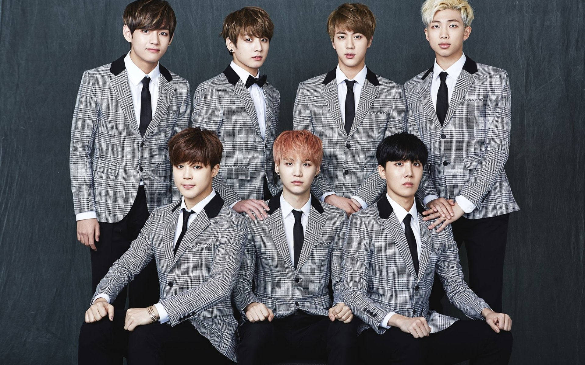 ภาพหมู่ BTS ในชุดนักเรียน วอลเปเปอร์