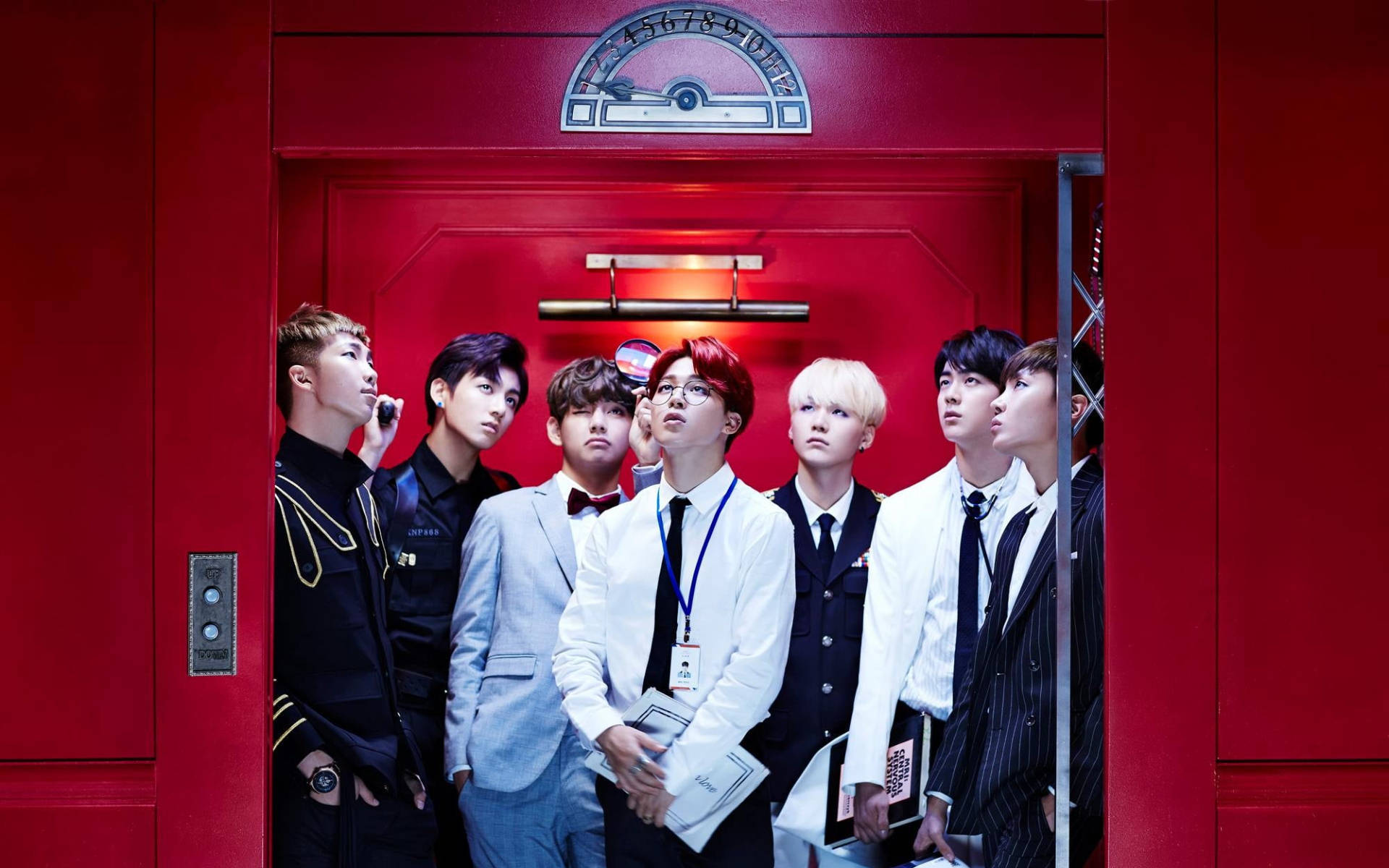 วง BTS น่ารักในลิฟต์สีแดง วอลเปเปอร์