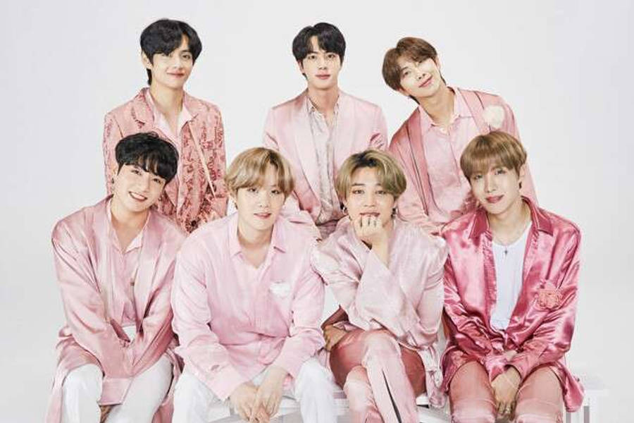 วง BTS สุดน่ารักในชุดสูทผ้าไหมสีชมพู วอลเปเปอร์