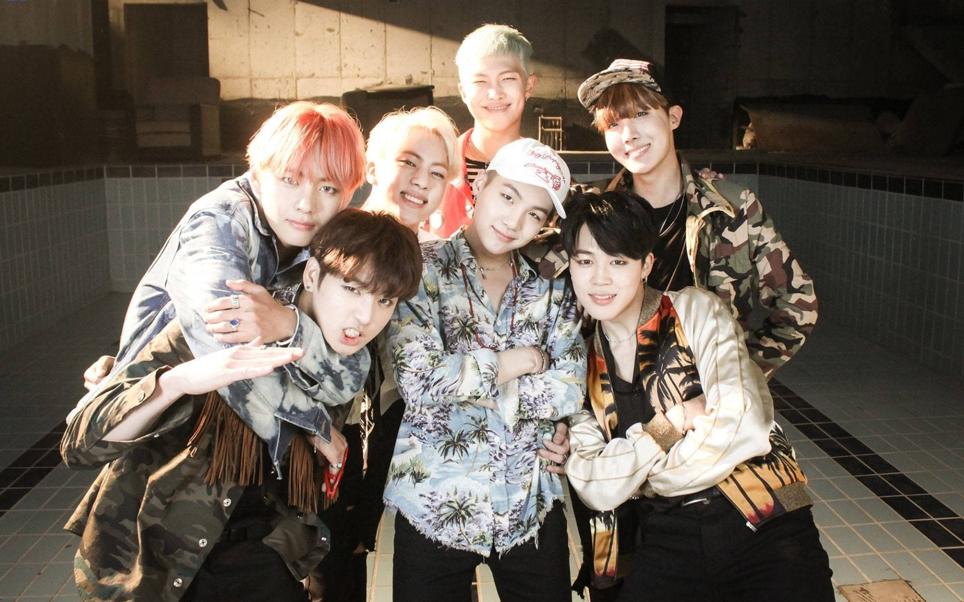ภาพกลุ่ม BTS ใน MV เพลง Fire วอลเปเปอร์