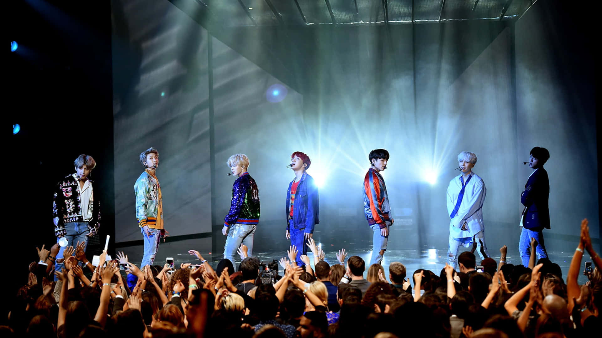BTS วงบอยแบนด์เกาหลีบนเวทีคอนเสิร์ต วอลเปเปอร์