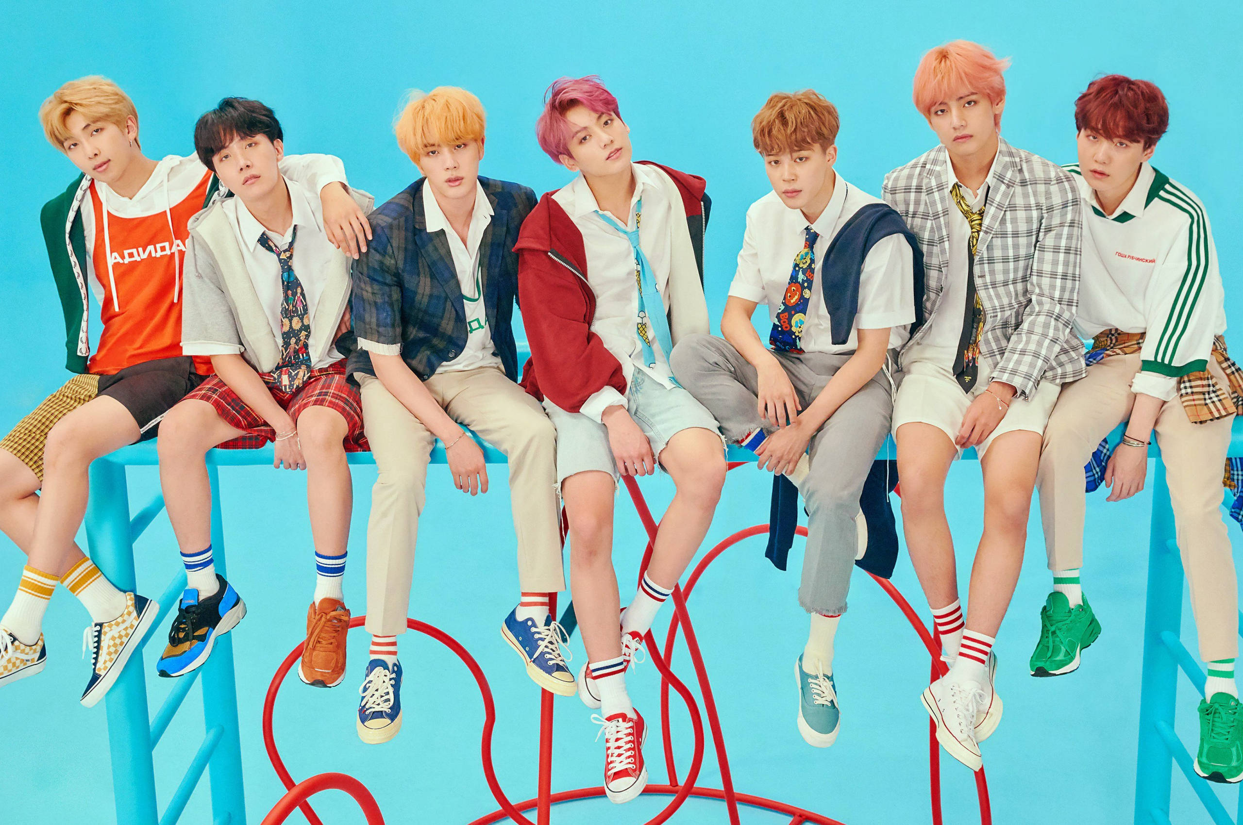 ภาพกลุ่ม BTS ในโทนสีฟ้า วอลเปเปอร์