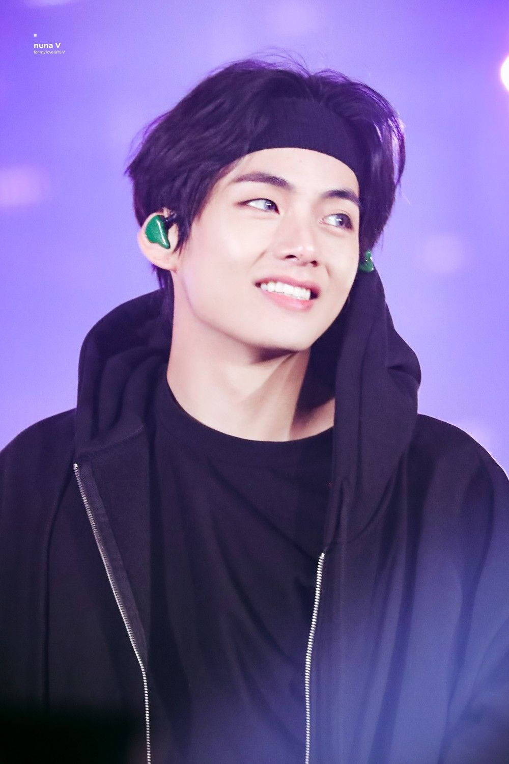 BTS V สง่างามในชุดดำสุดชิค วอลเปเปอร์