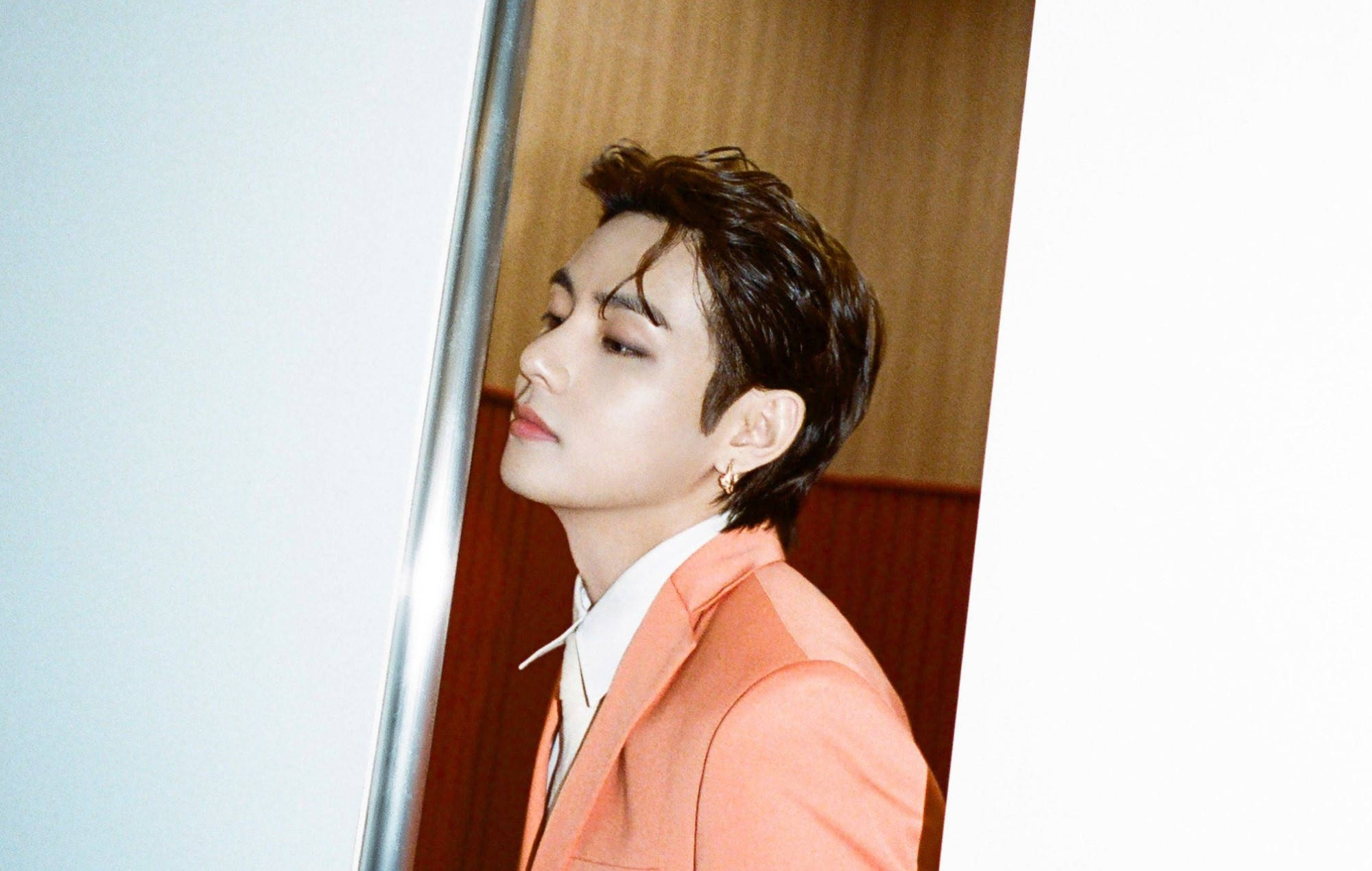 BTS V หวีผมไปด้านหลัง วอลเปเปอร์