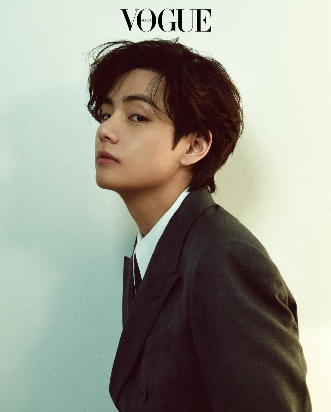 BTS V ชุดสูท Vogue วอลเปเปอร์