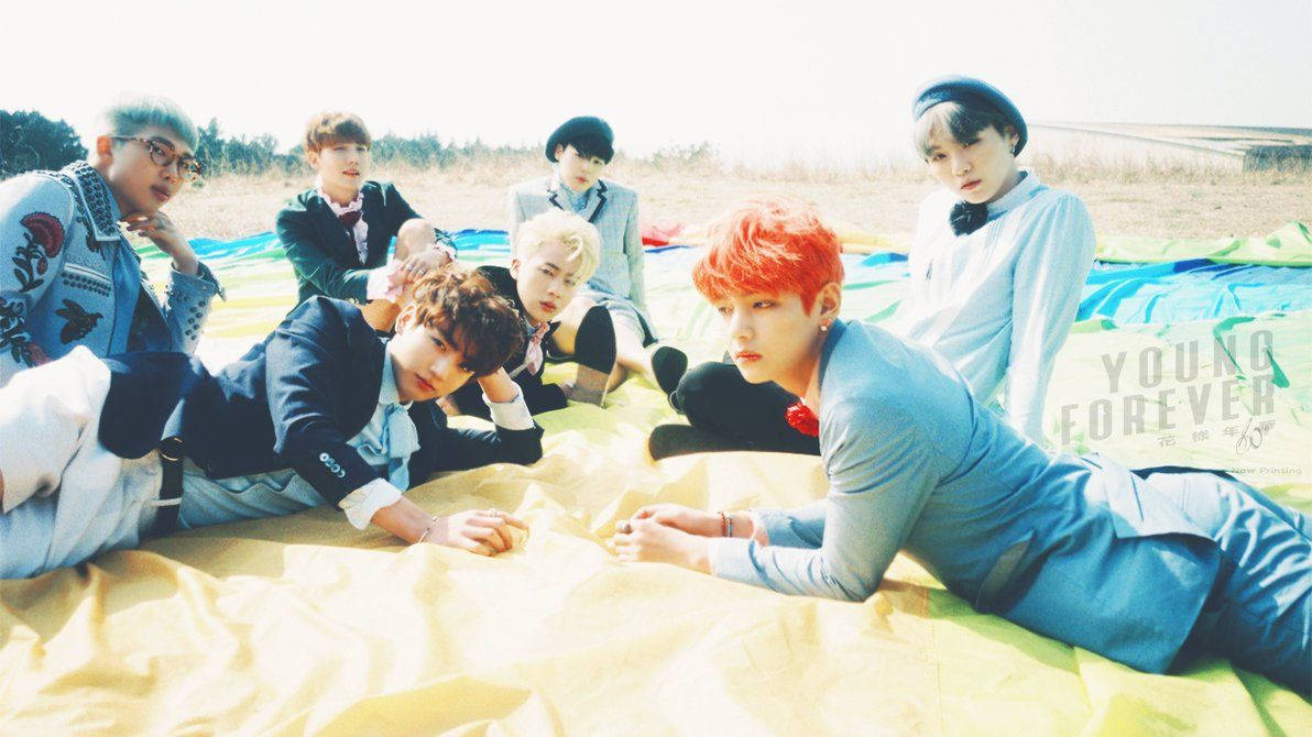 สมาชิก BTS นอนบนผ้าปูพื้นชายหาดในช่วงฤดูร้อน — Bts วอลเปเปอร์