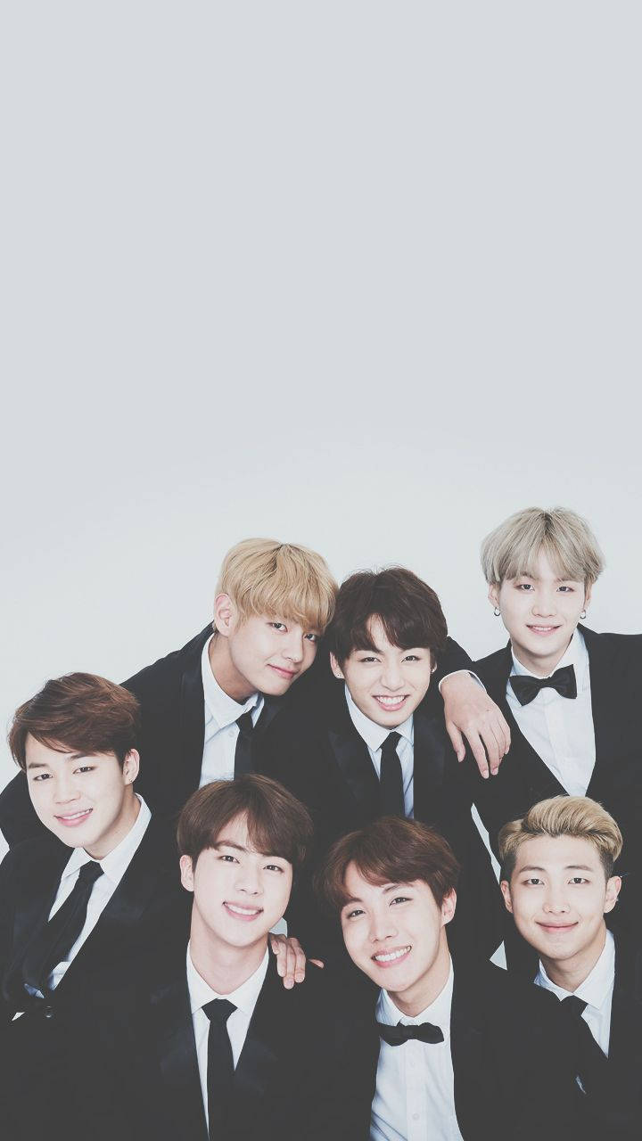 วอลเปเปอร์ BTS ของ วี จองกุก จีมิน ชูก้า จิน อาร์เอ็ม และเจโฮป สวมชุดสูทสีดำ — Bts วอลเปเปอร์