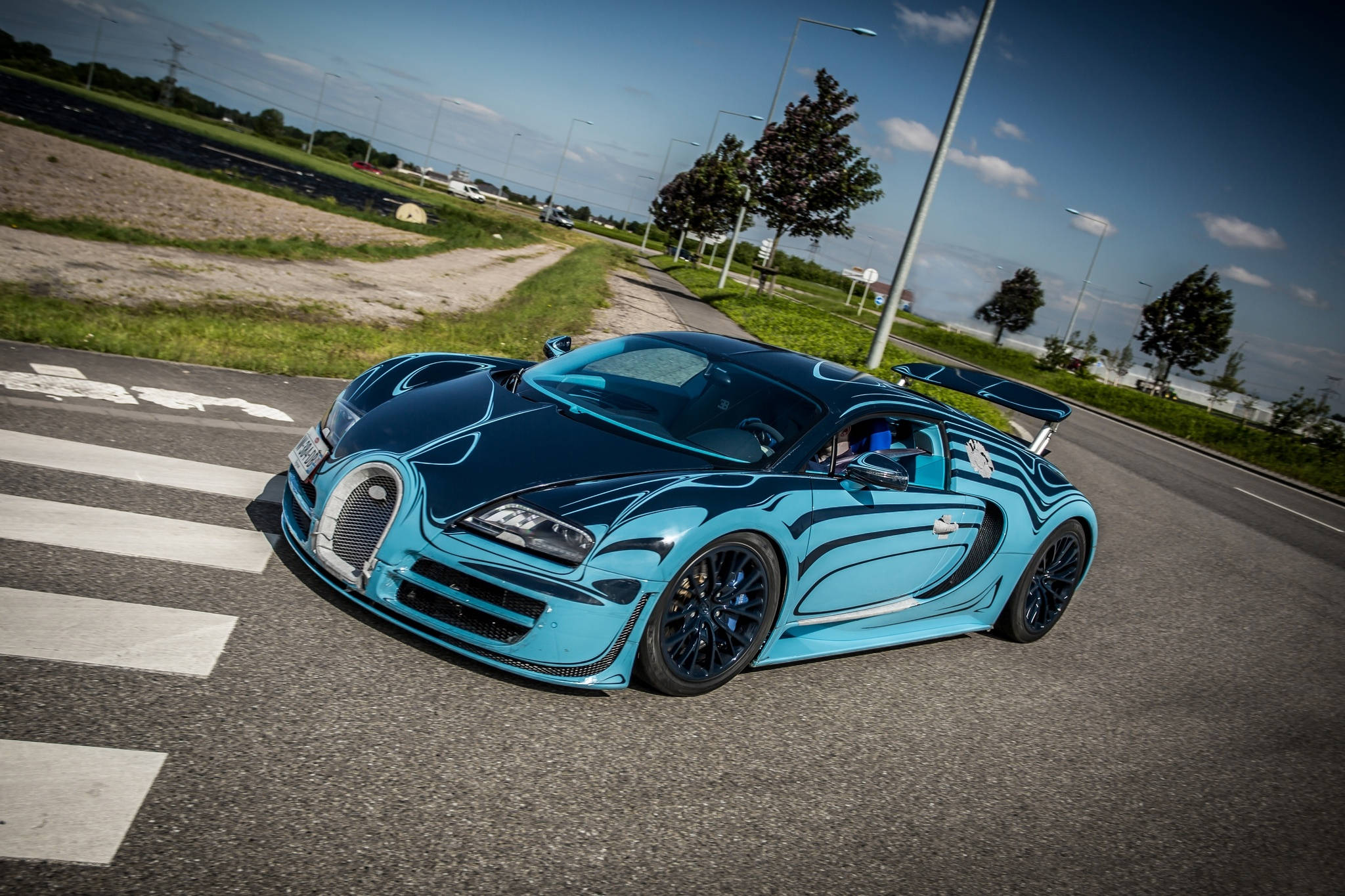 Bugatti Veyron สีน้ำเงินแซฟไฟร์ วอลเปเปอร์