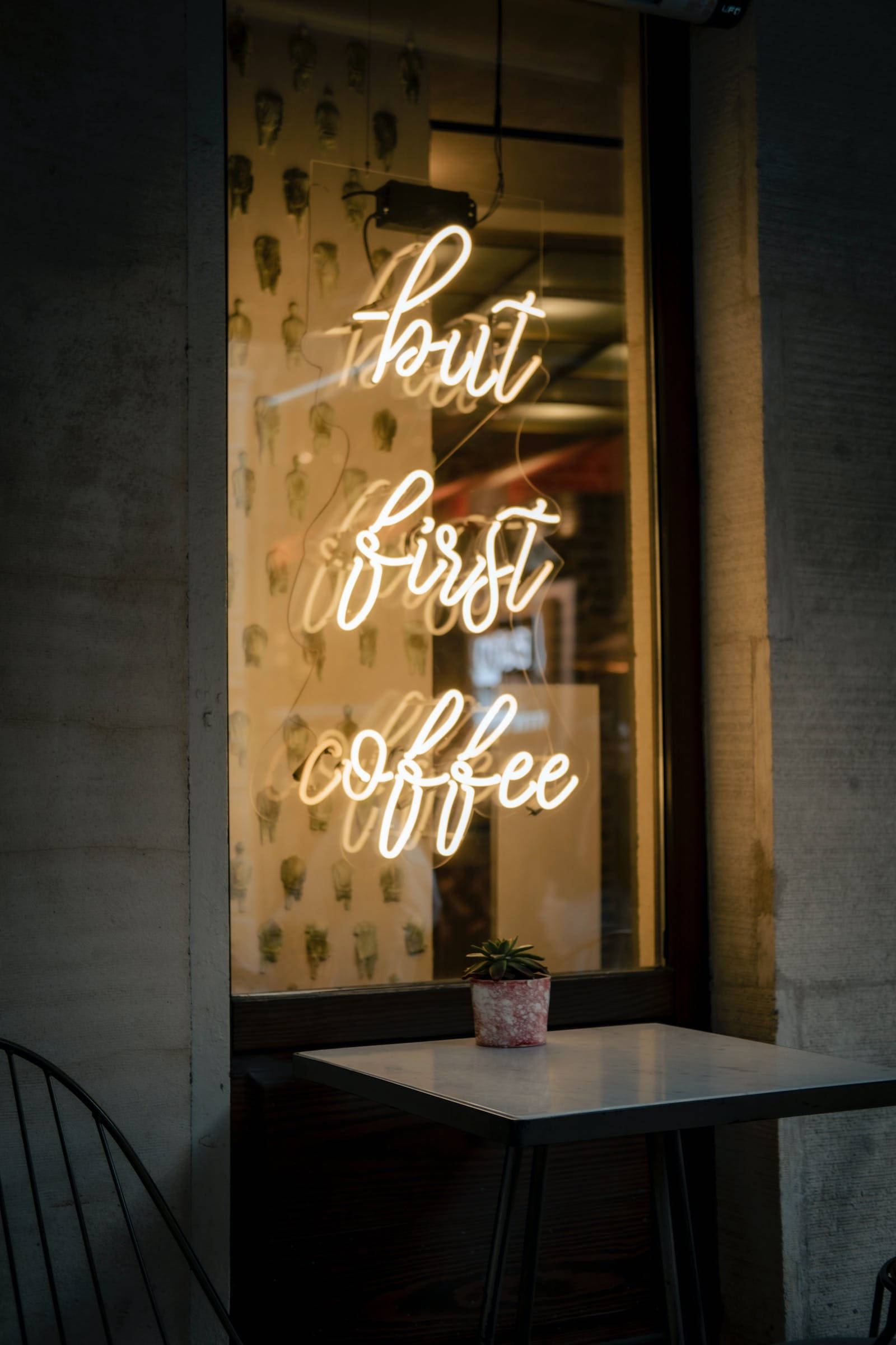But First Coffee นีออน iPhone วอลเปเปอร์
