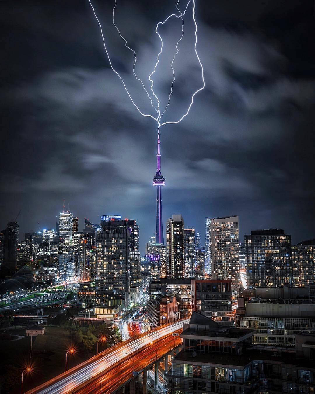 CN Tower ถูกฟ้าผ่า วอลเปเปอร์