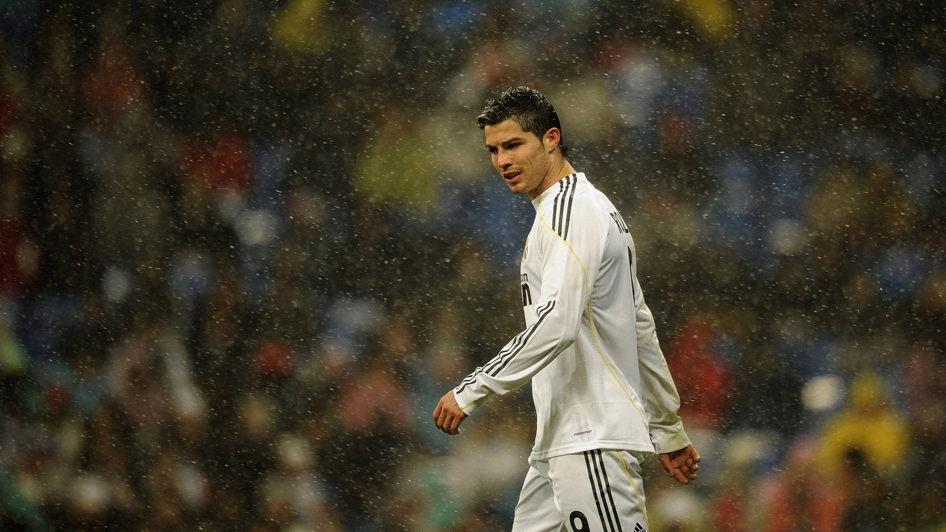 CR7 HD เกมฟุตบอลกลางสายฝน วอลเปเปอร์