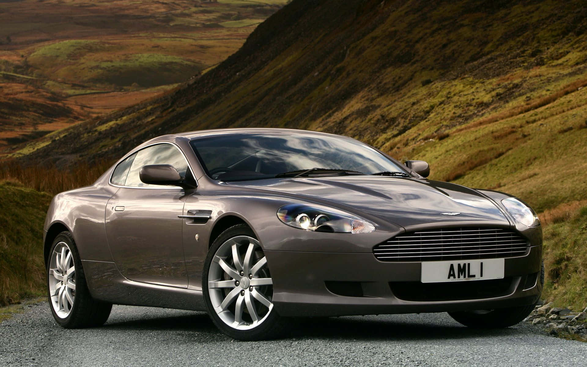 แอสตัน มาร์ติน DB9 เพียวบางบนถนนเปิดโล่ง วอลเปเปอร์