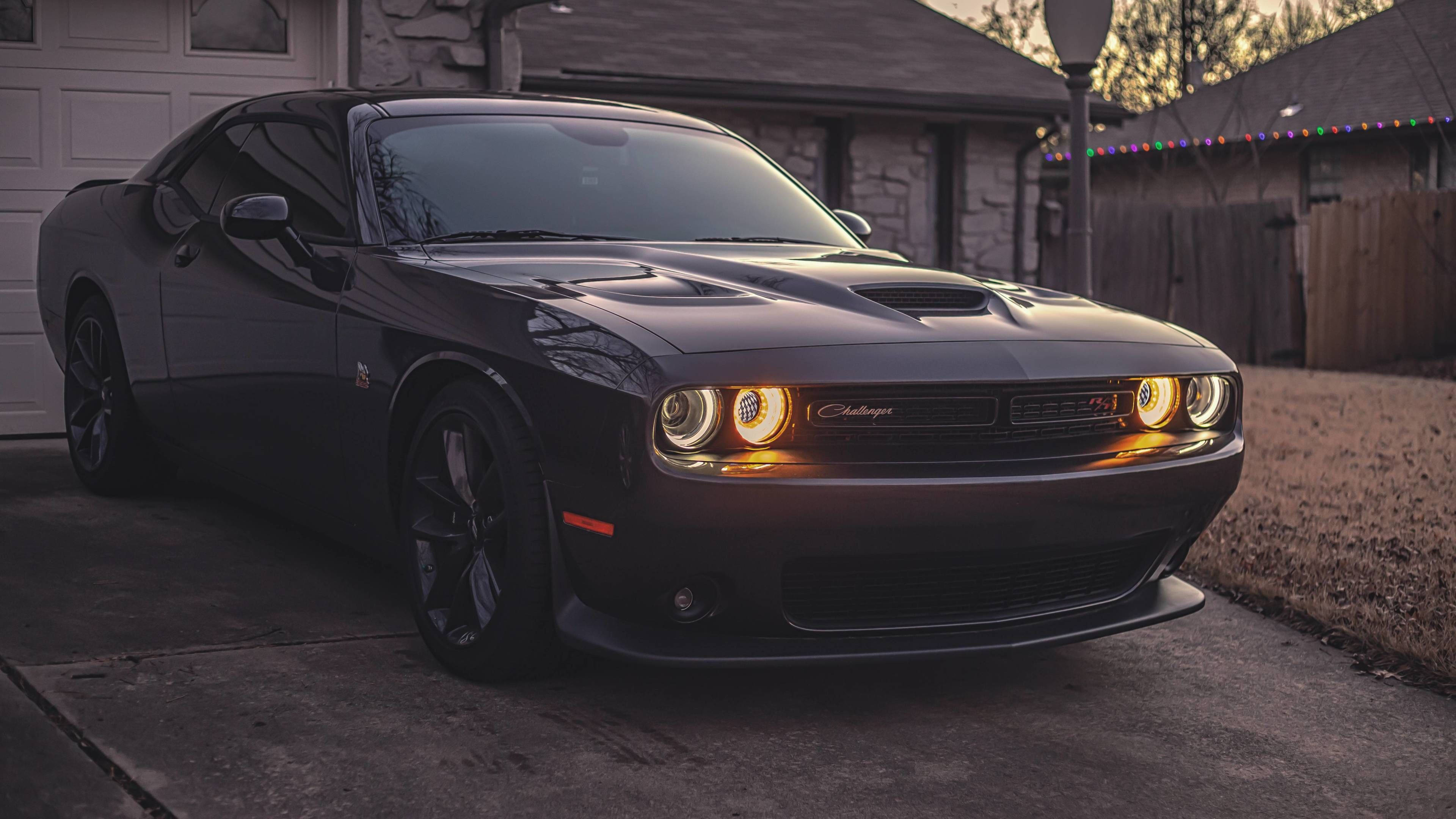 ดำ Dodge Challenger Demon 4K หน้าอู่รถ วอลเปเปอร์