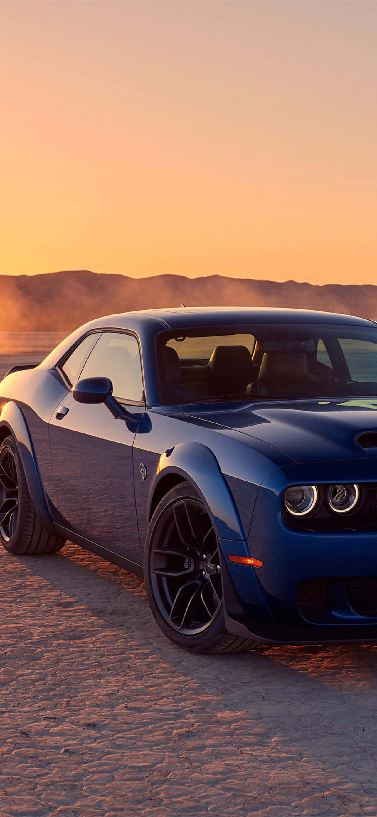 ท้องฟ้าพระอาทิตย์ตกกับ Dodge Hellcat วอลเปเปอร์