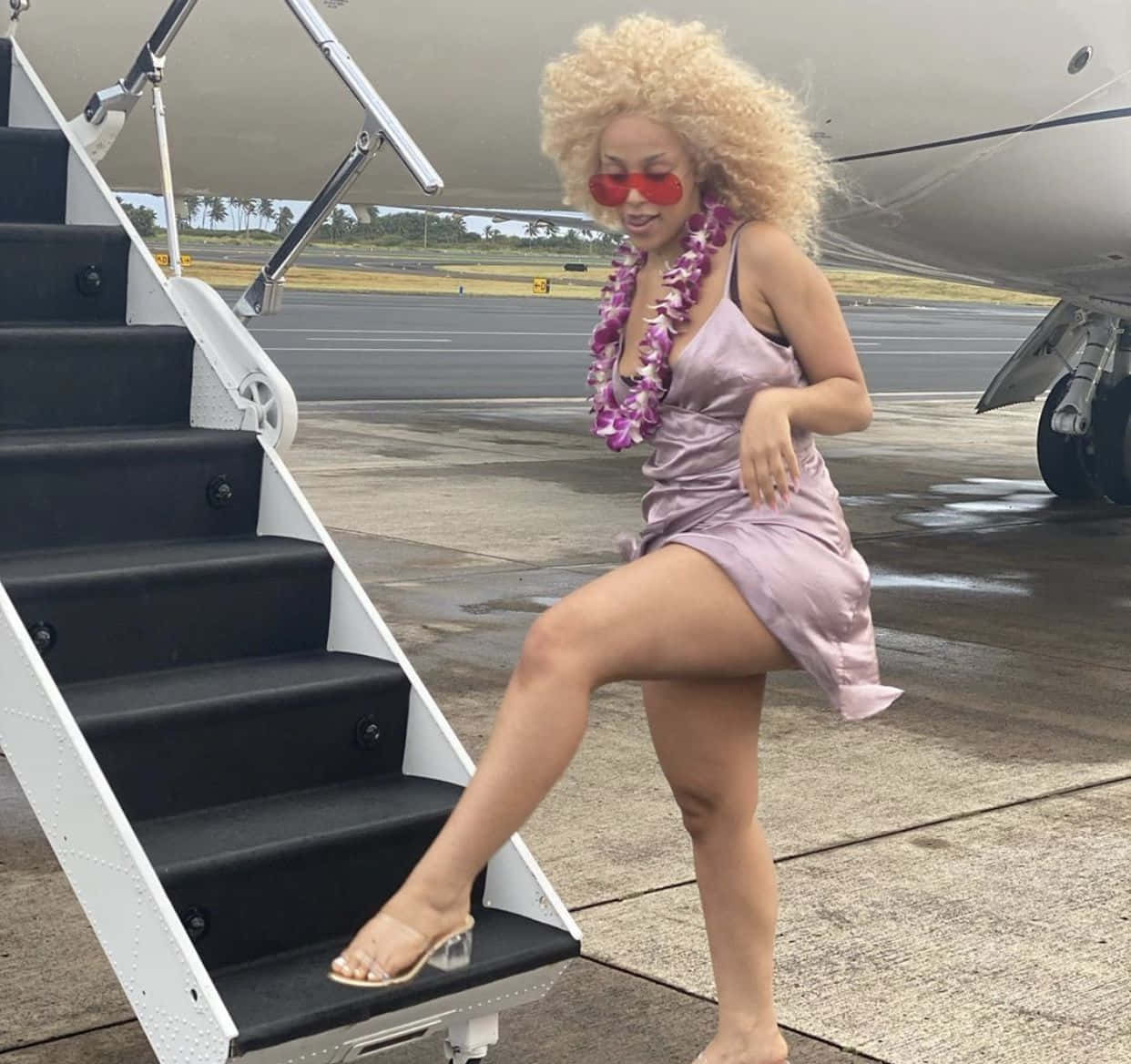 Doja Cat โชว์สไตล์สุดแกร่ง วอลเปเปอร์
