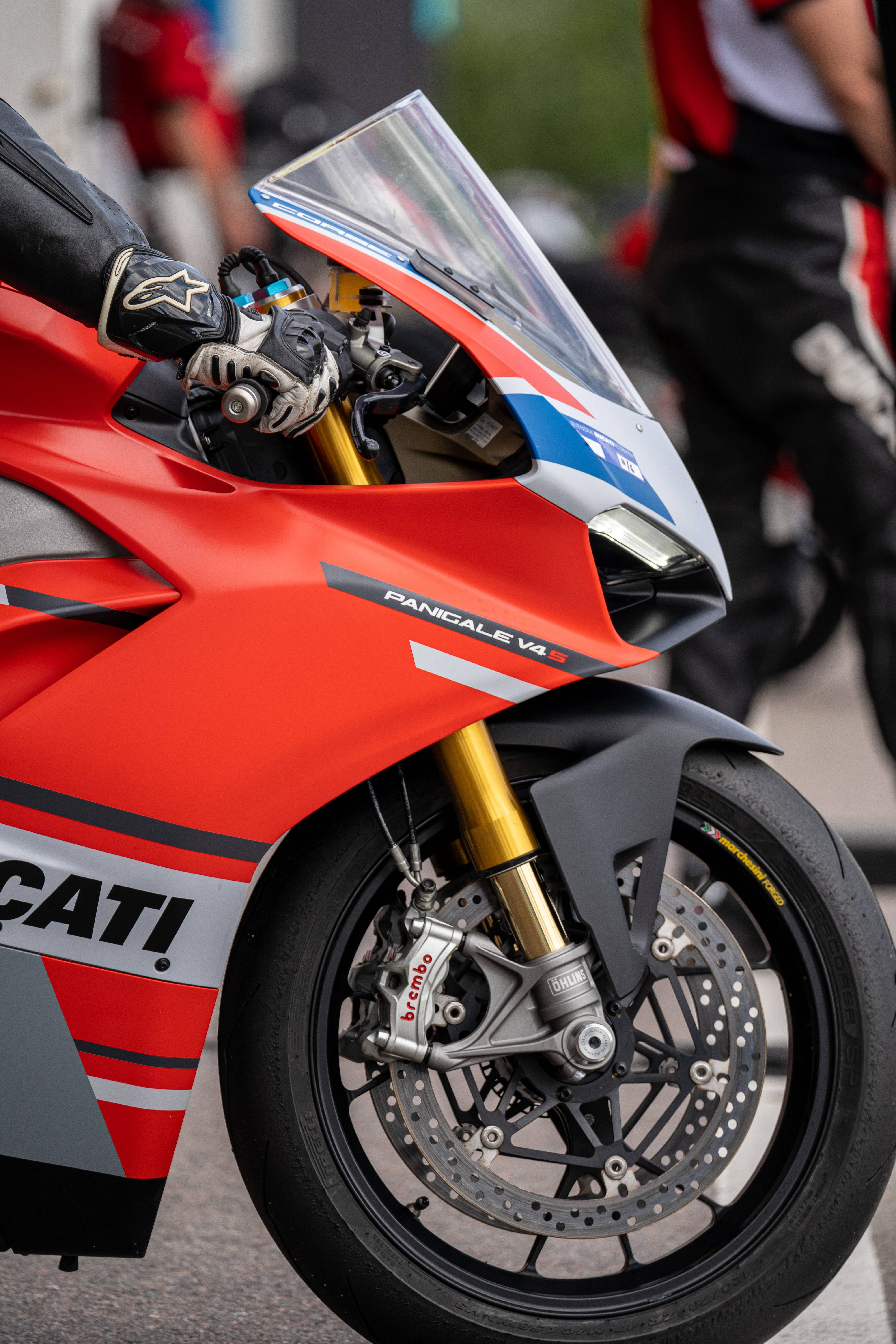 รถมอเตอร์ไซค์ Ducati Panigale V4S สีแดง วอลเปเปอร์