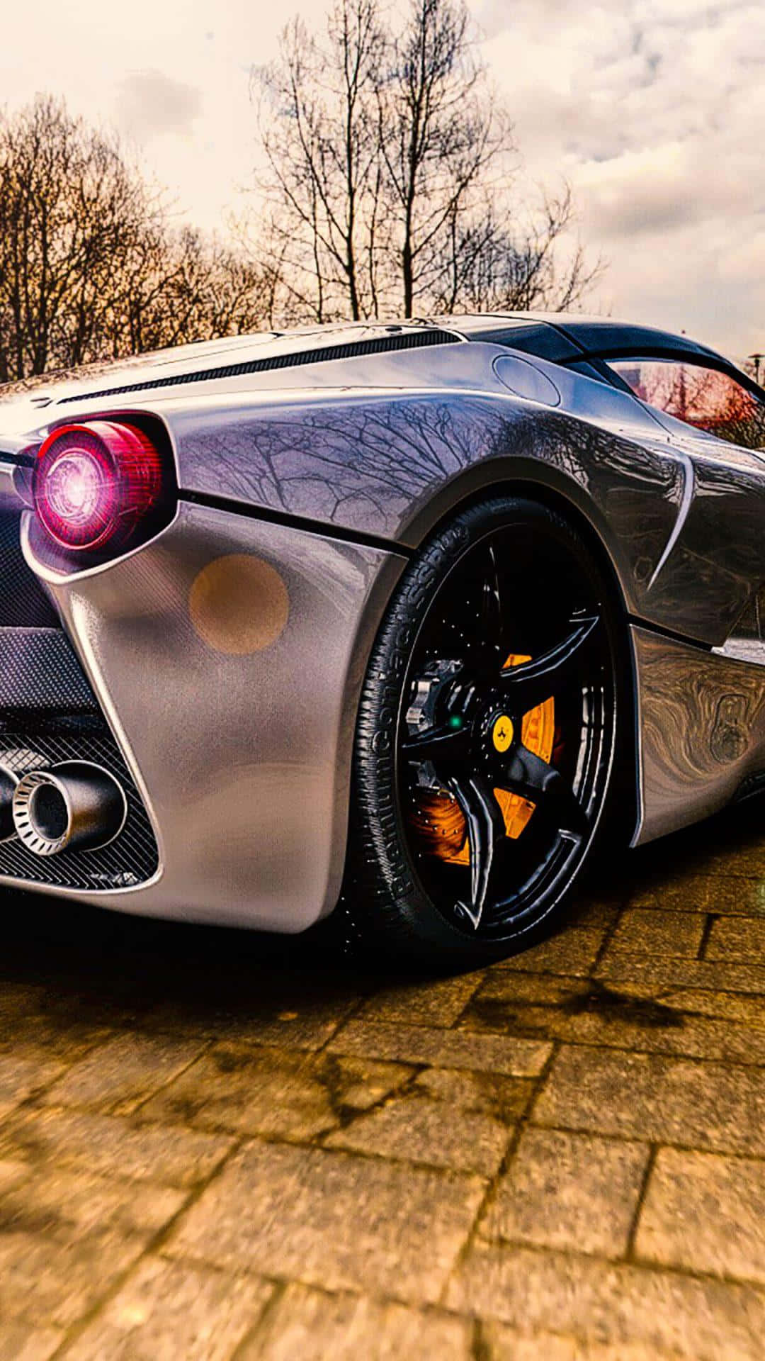 รถเฟerrari สีเงินราคาแพง วอลเปเปอร์