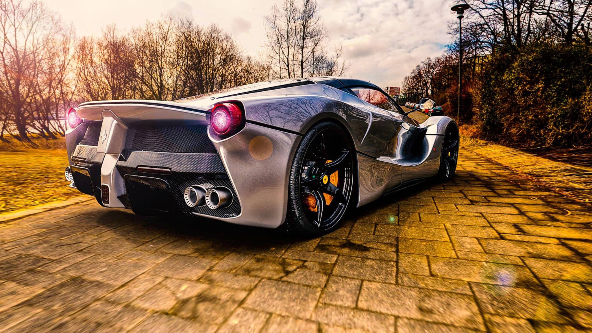 วิวด้านหลังรถ Ferrari สุดเท่ วอลเปเปอร์