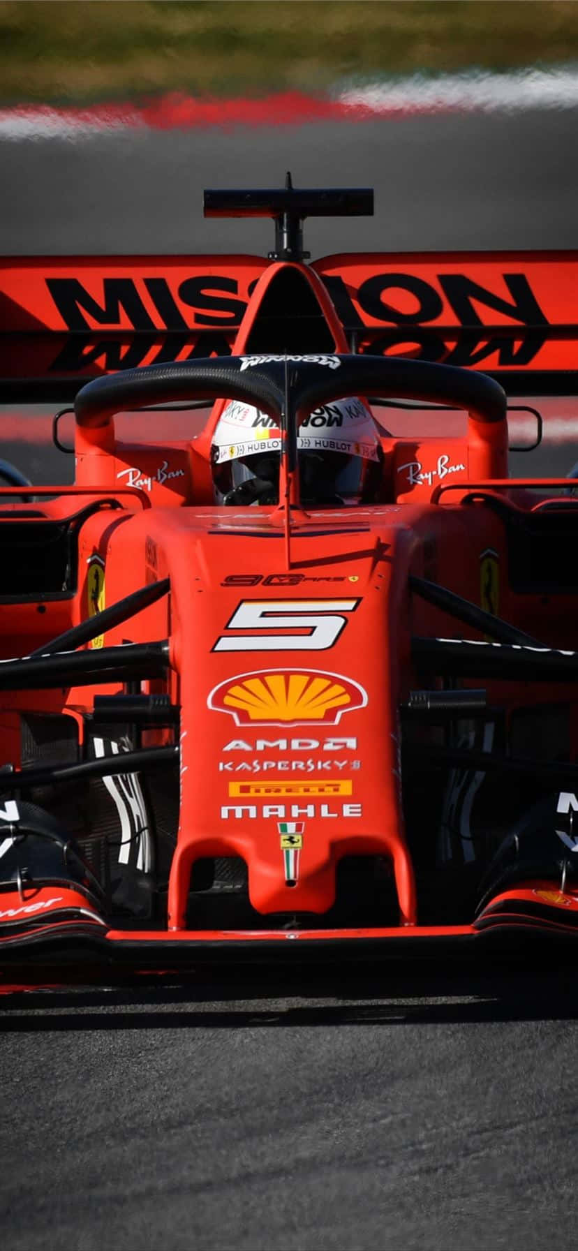 รถแข่งฟอร์มูล่าวัน Ferrari สีแดงที่เร็ว วอลเปเปอร์