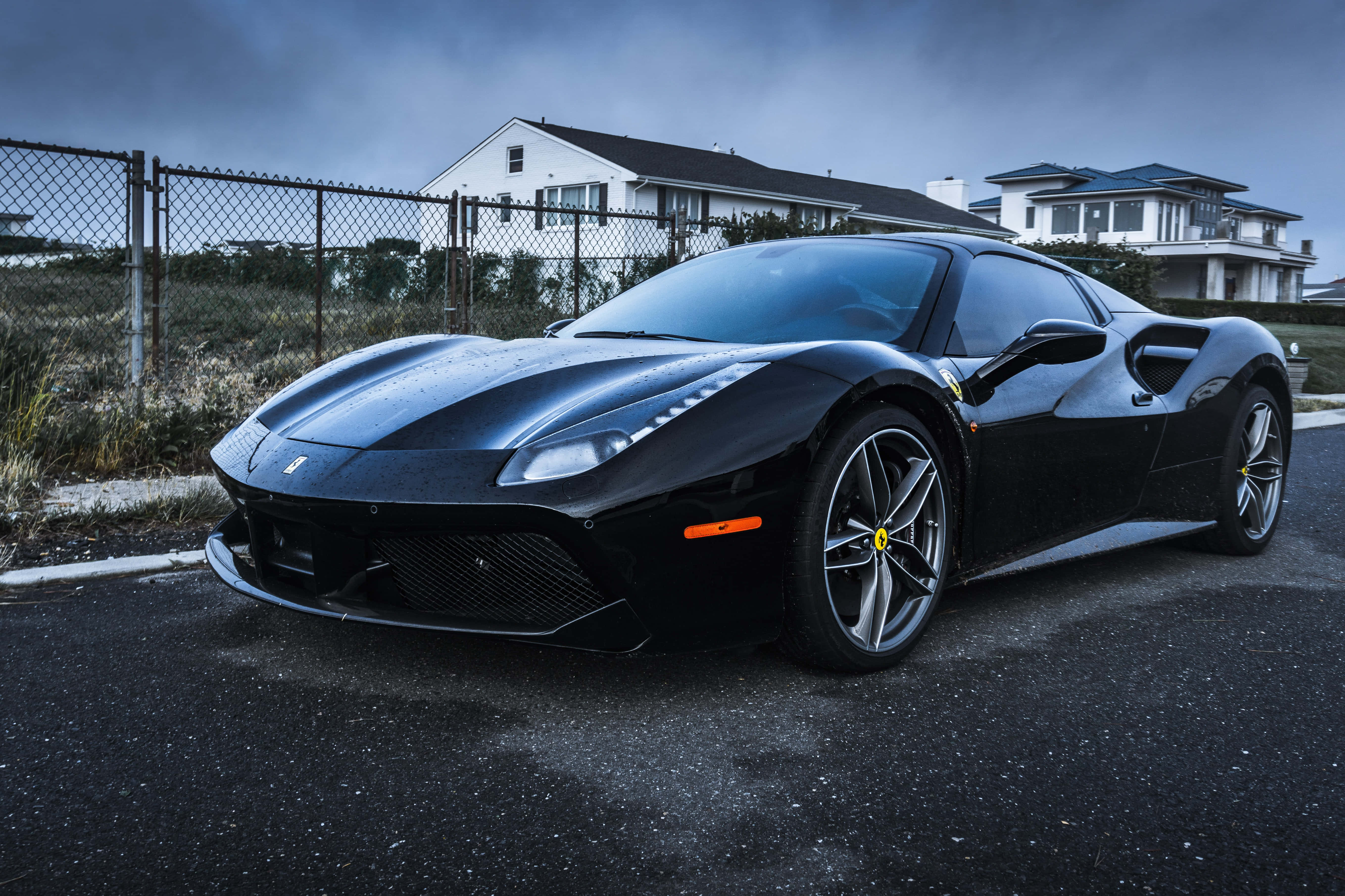 สัมผัสความเร็วและความหรูหรากับ Ferrari วอลเปเปอร์