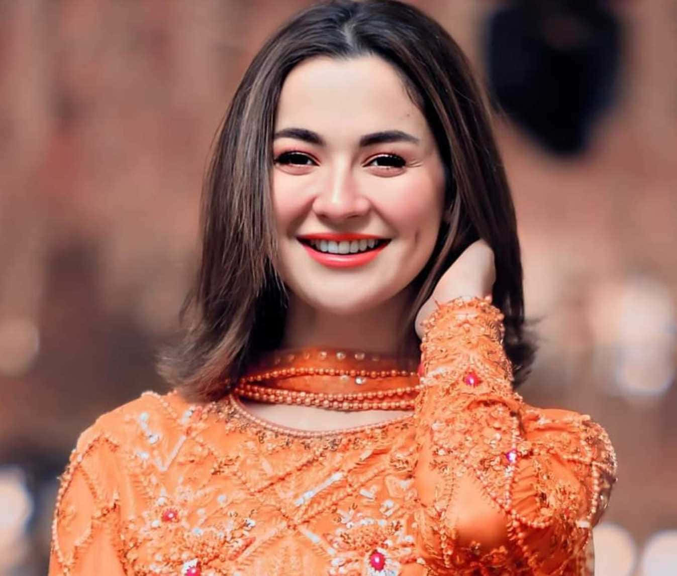 ภาพนักแสดงสาวชาวปากีสถาน Hania Aamir วอลเปเปอร์