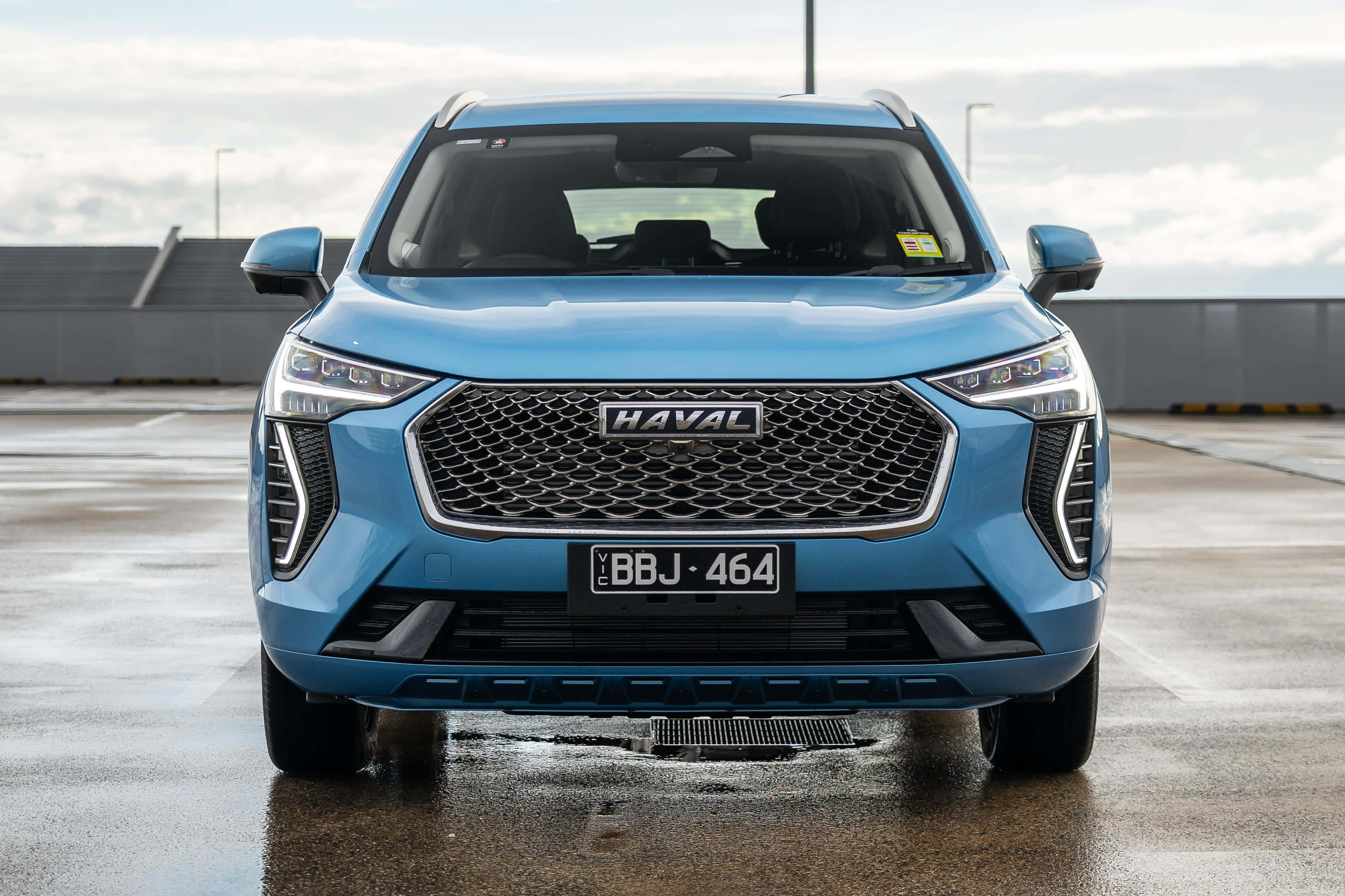 รถยนต์นั่งส่วนบุคคล Haval เรียบลื่นและทันสมัยขับผ่านภูมิประเทศกว้างใหญ่ วอลเปเปอร์