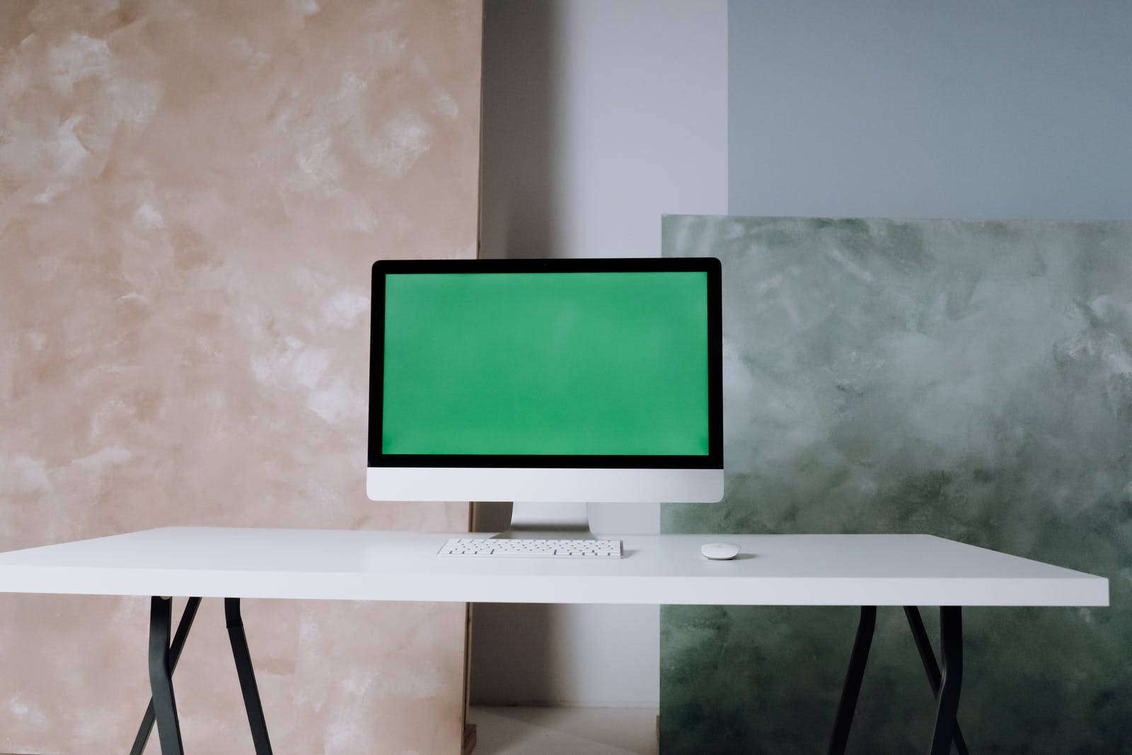 iMac จอเขียวในออฟฟิศ วอลเปเปอร์
