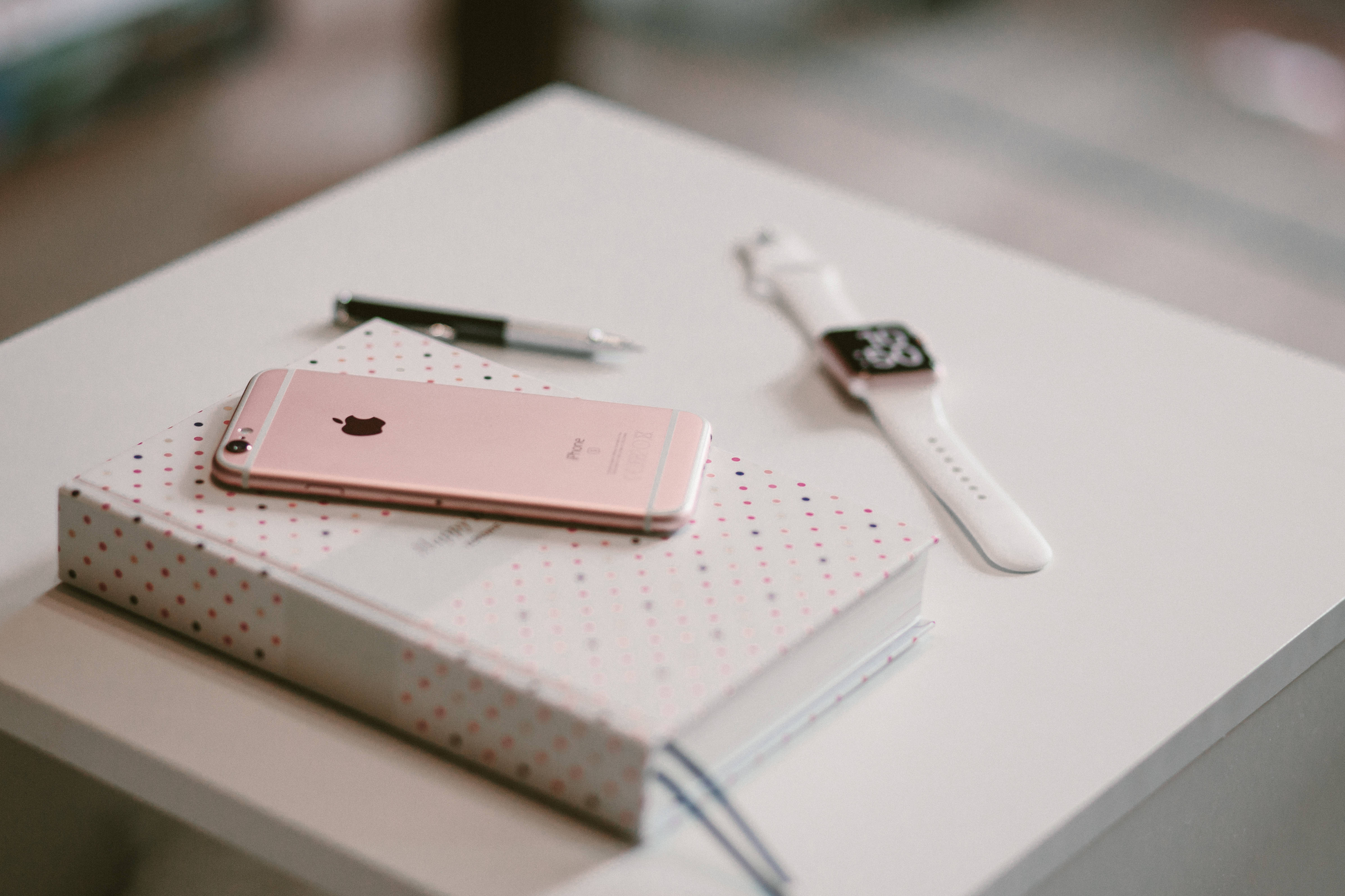 iPhone 6S สีกุหลาบโกลด์ วอลเปเปอร์